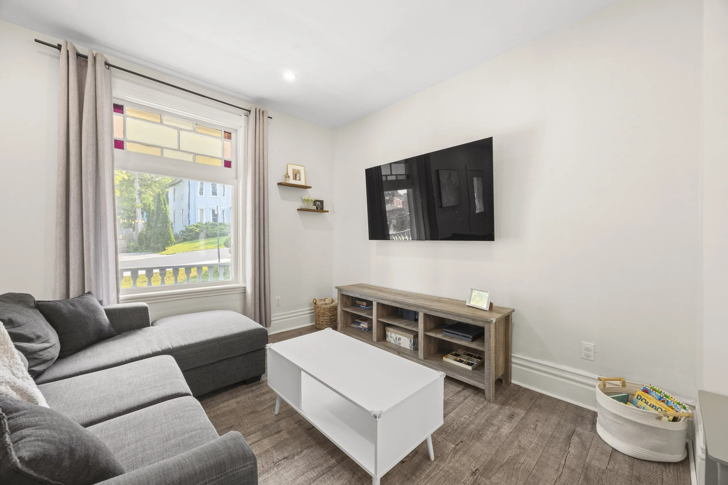 152 Wonham St S -10.jpg