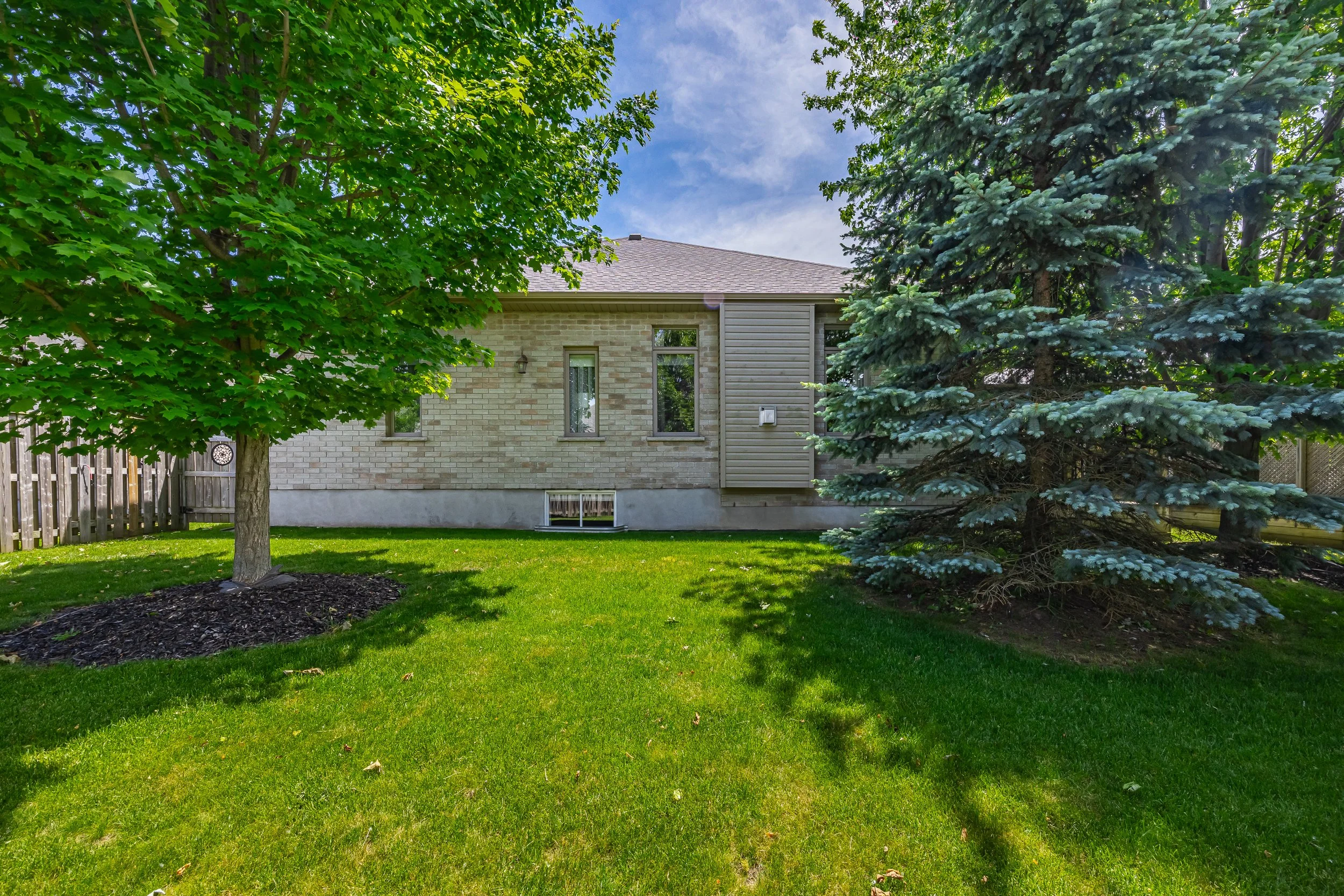 10-2080 Beaverbrook Ave -48.jpg