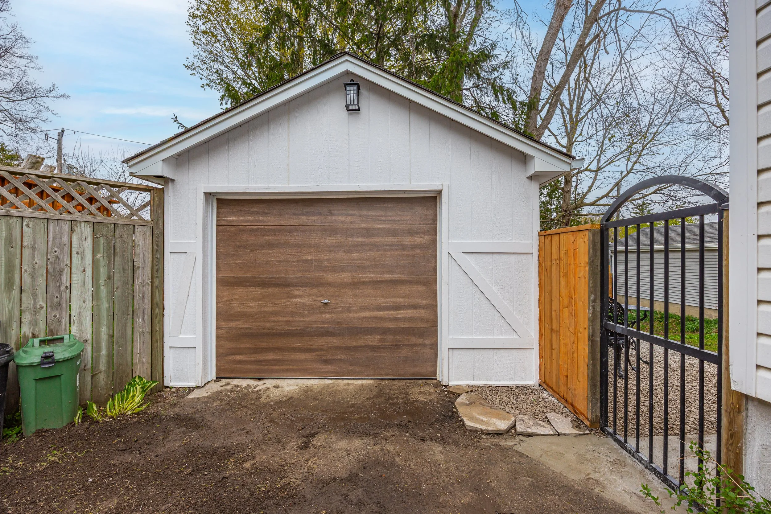 1326 Brydges St -36.jpg