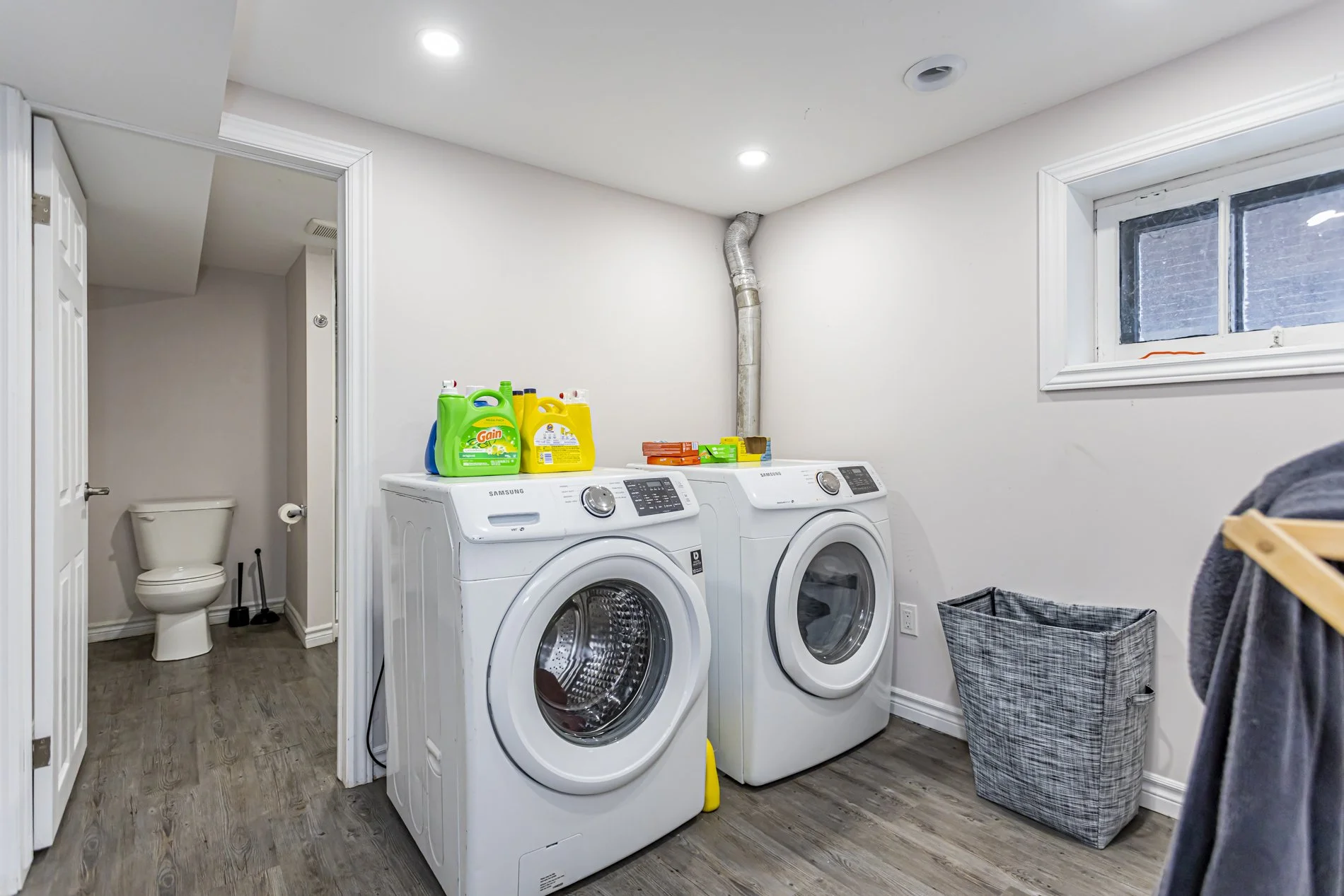 994 Richmond St_19.jpg