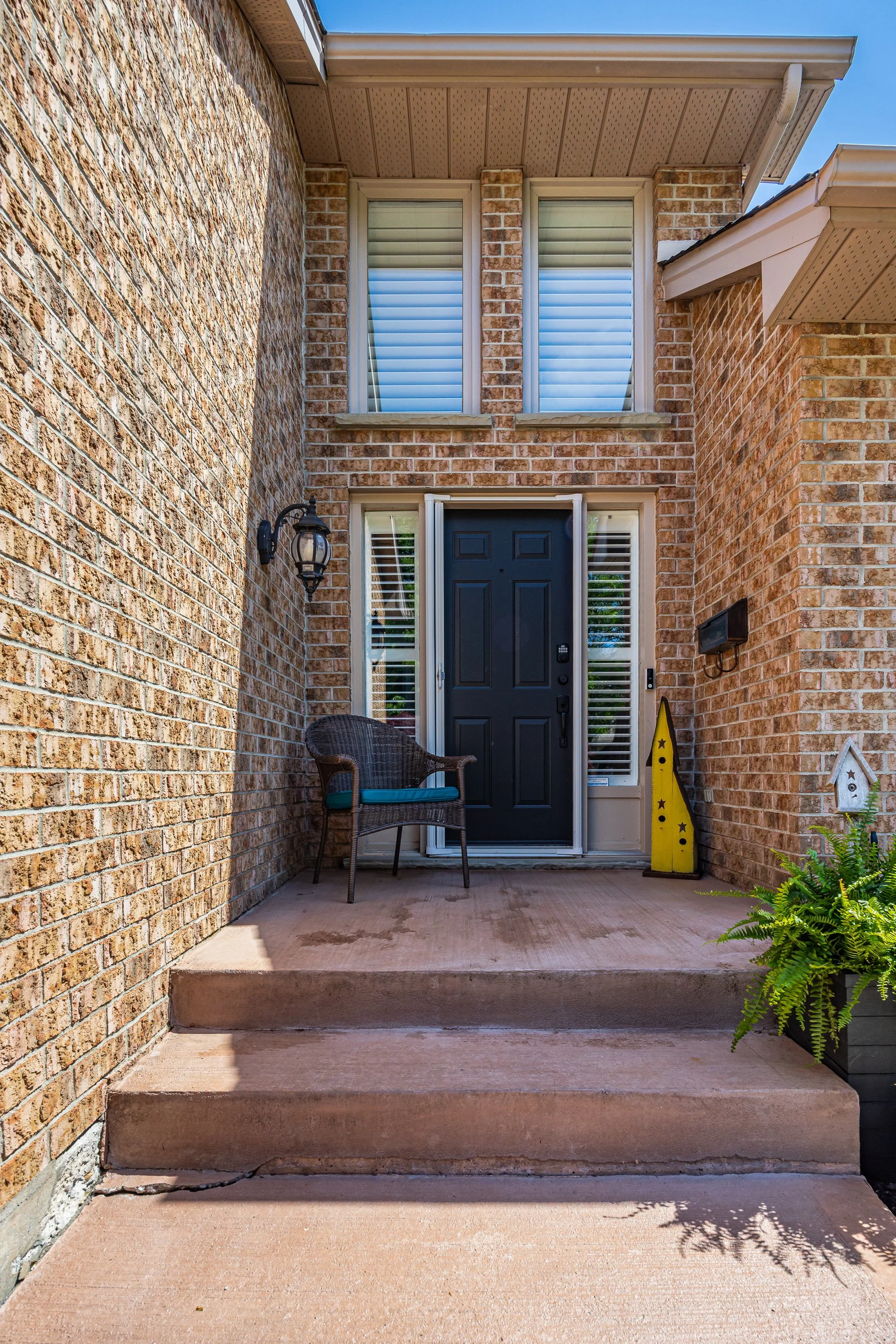 245 Ensign Cres -06.jpg
