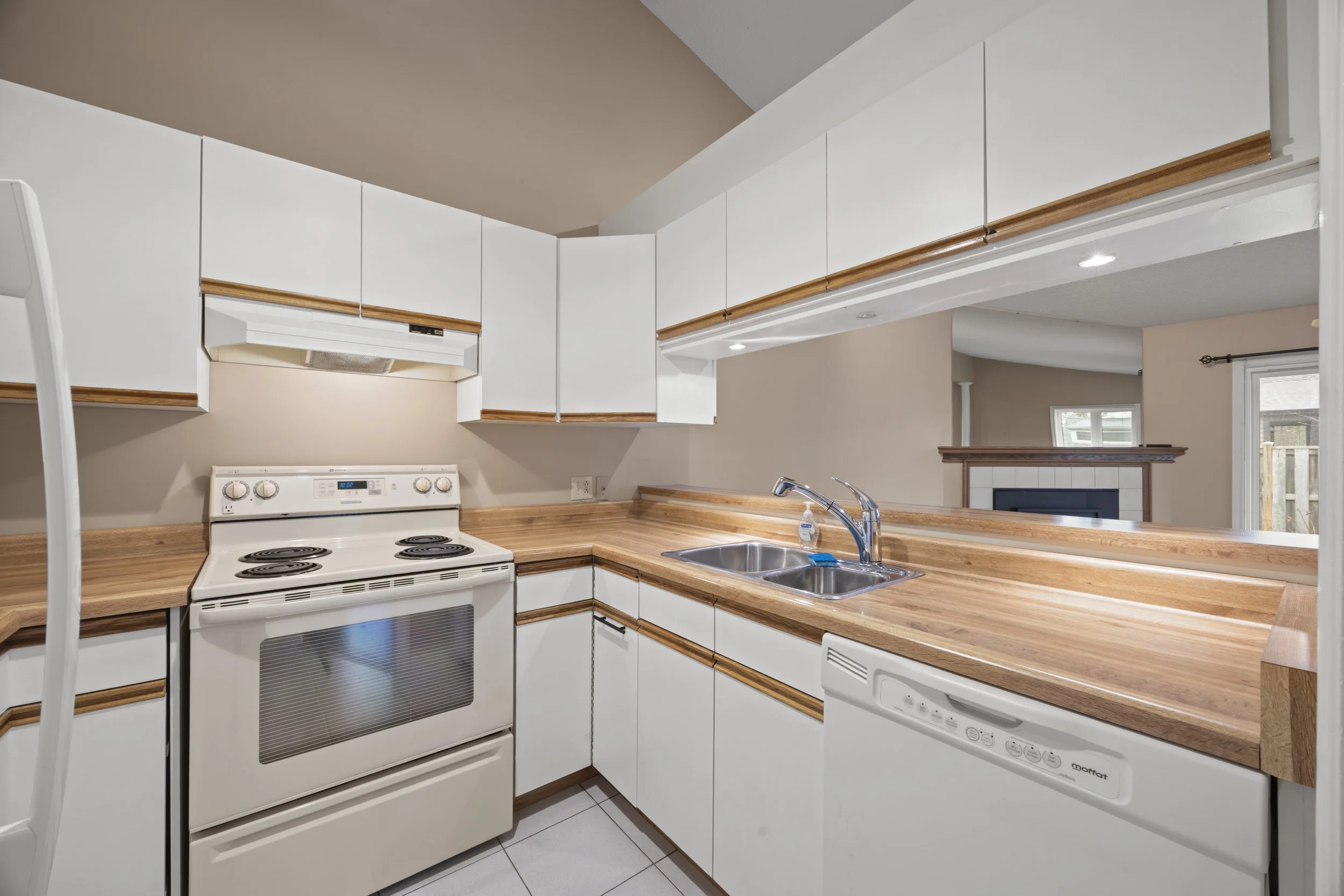 12-90 Ontario St S -18.JPG