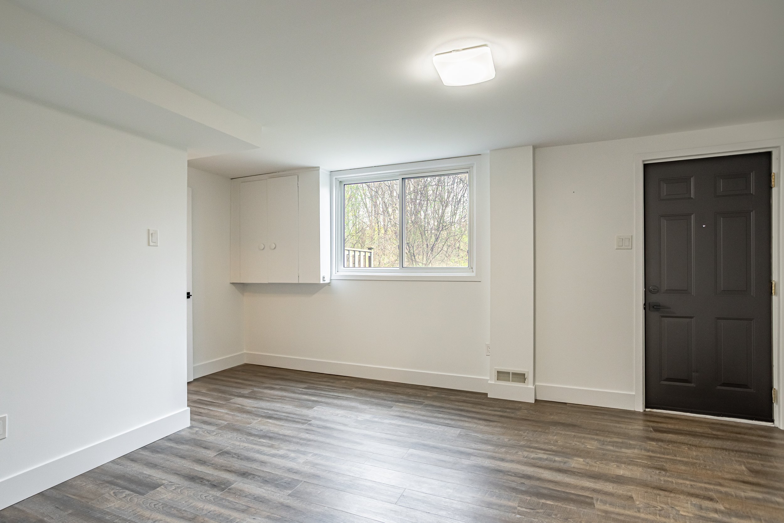 13-591 Griffith St-30.jpg