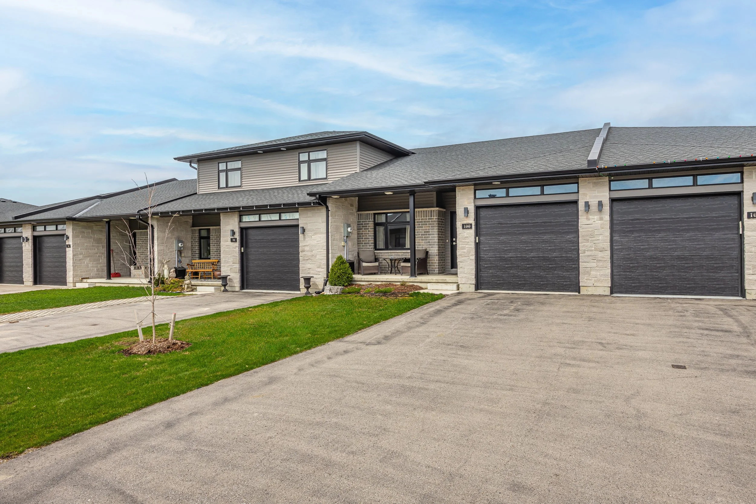 100 Rowe Ave -03.jpg