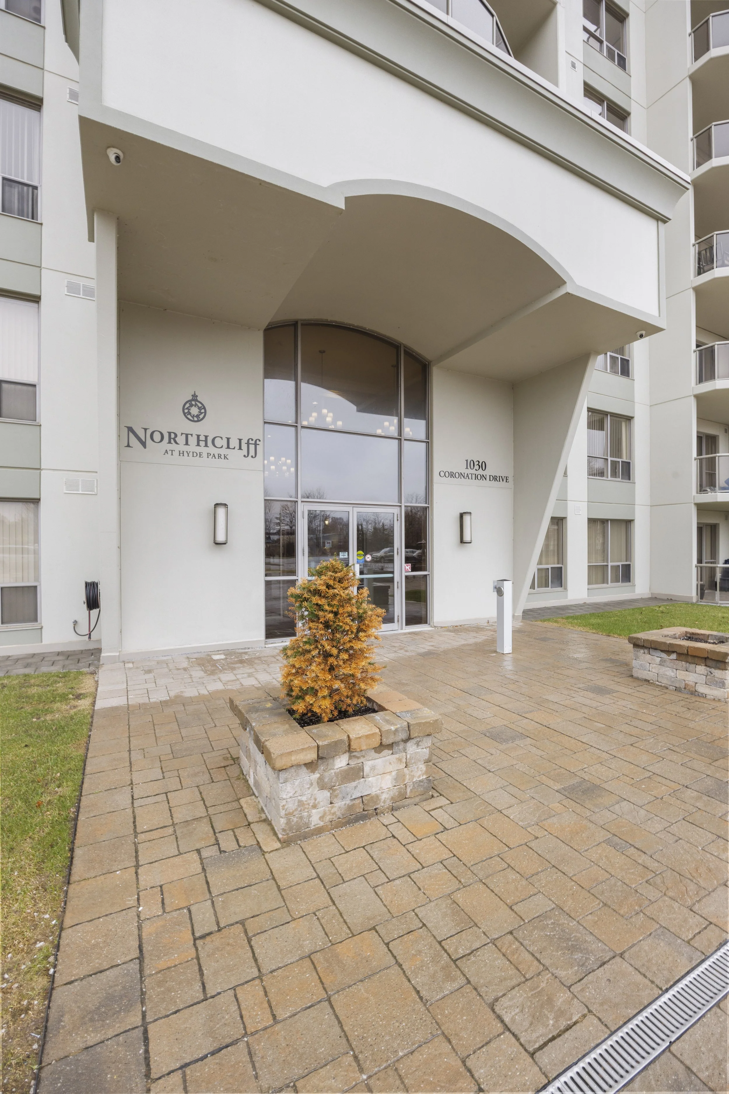 406-1030 Coronation Dr -05.JPG