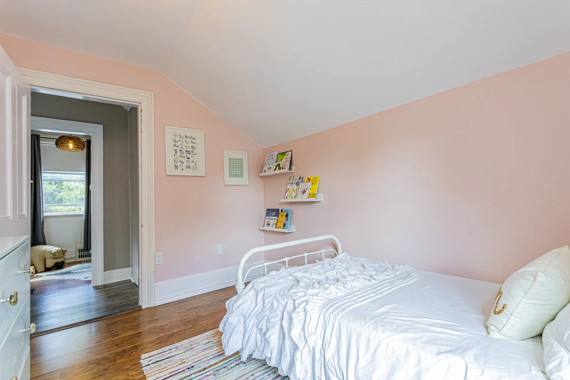 865 Colborne St_27.jpg