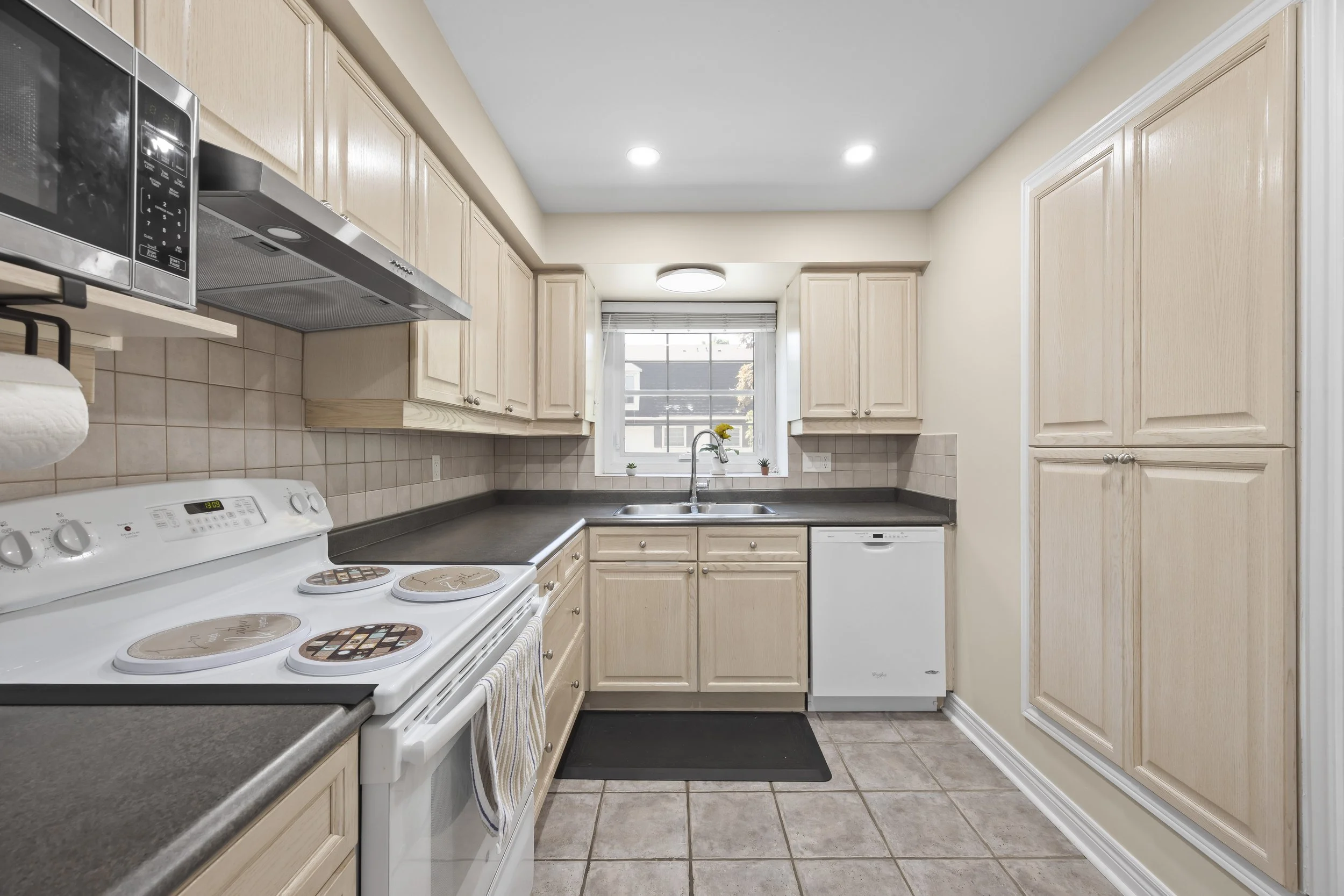 166-900 Pond View Rd -13.JPG