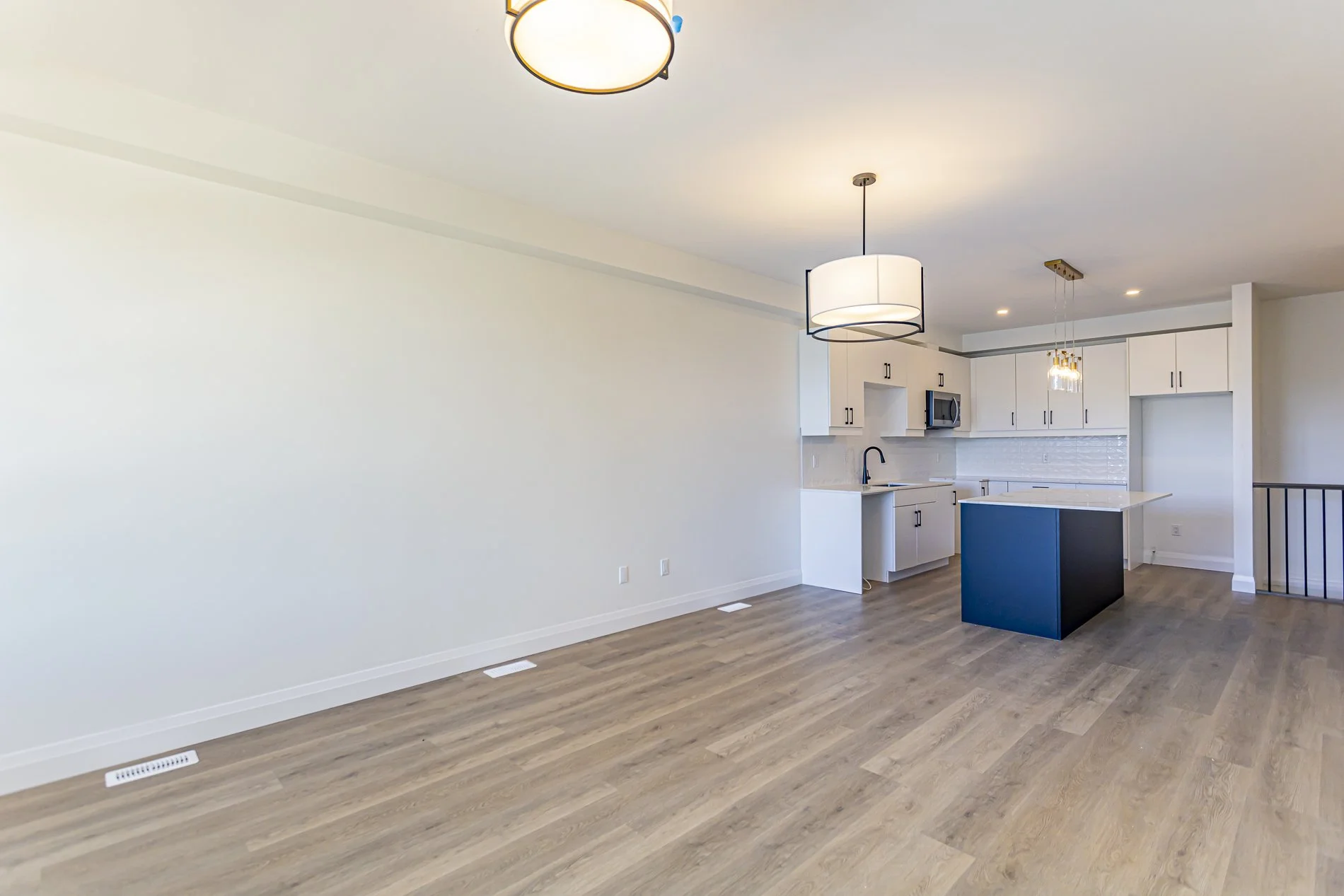 177-3900 Savoy St-Int_03.jpg