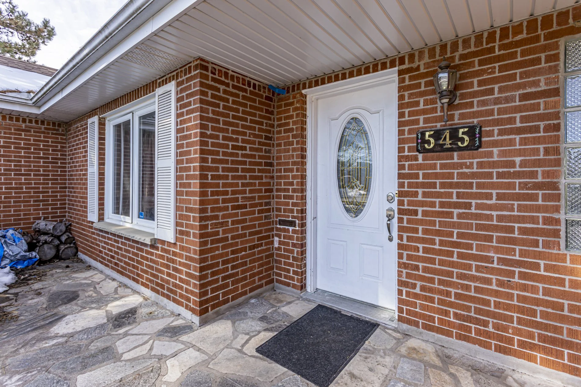 545 Commissioners Rd W_07.JPG