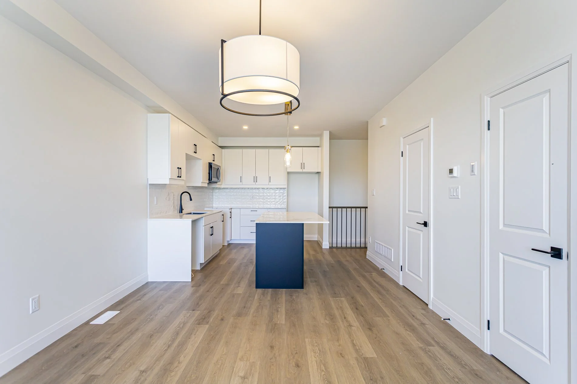 177-3900 Savoy St-Int_04.jpg