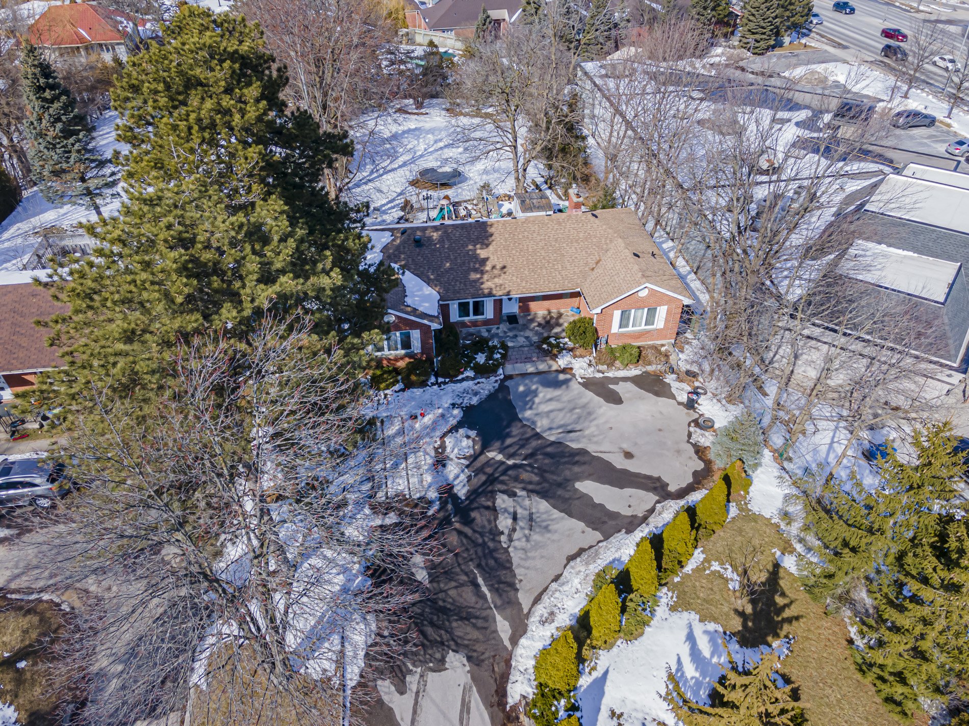 545 Commissioners Rd W_43.JPG