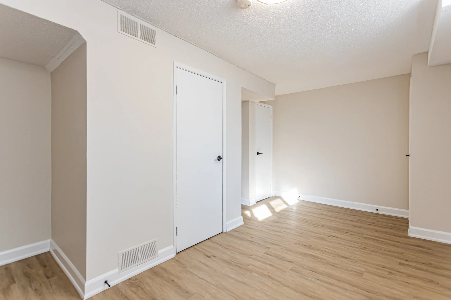 77-35 Waterman ave-32.jpg