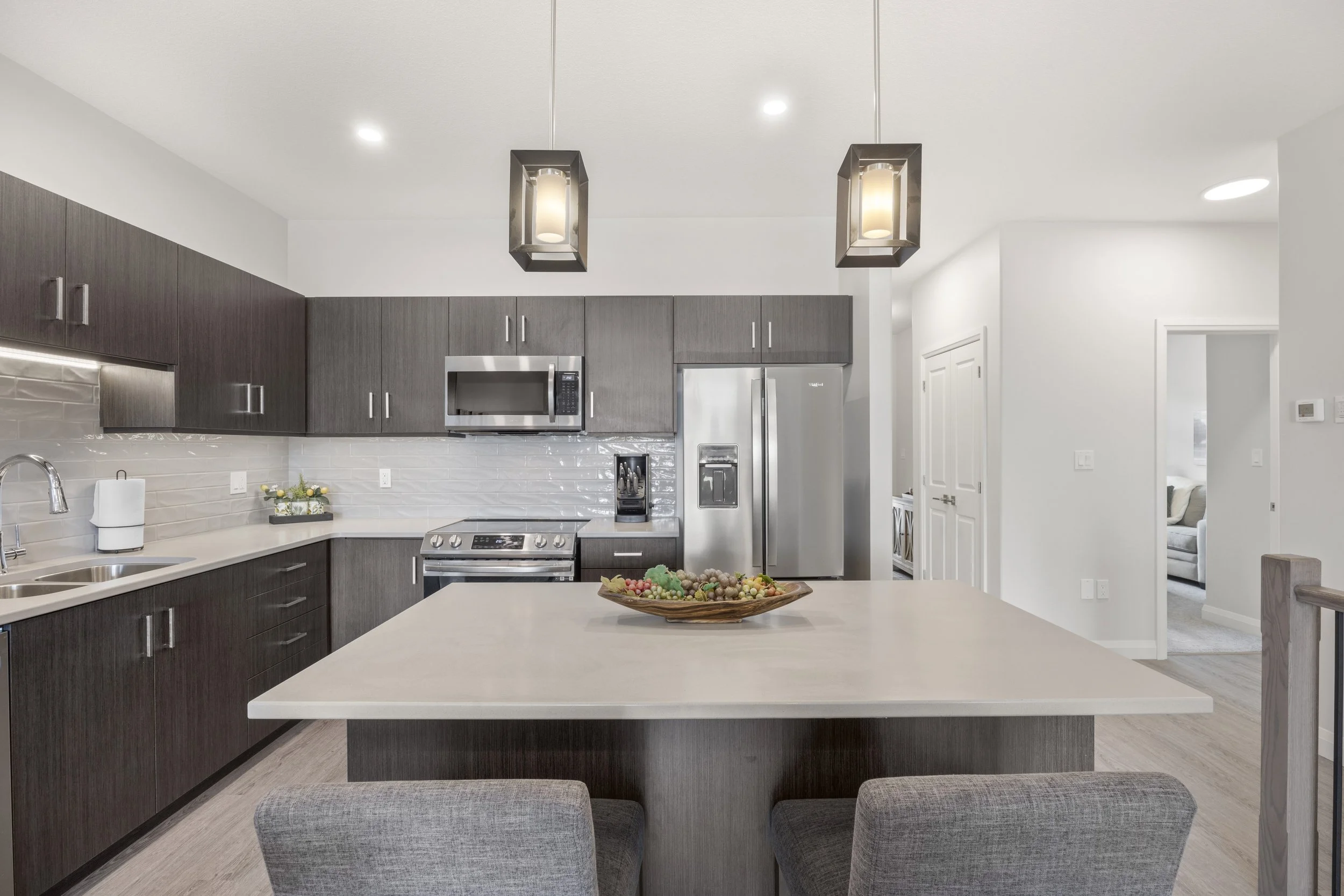 100 Rowe Ave -15.JPG