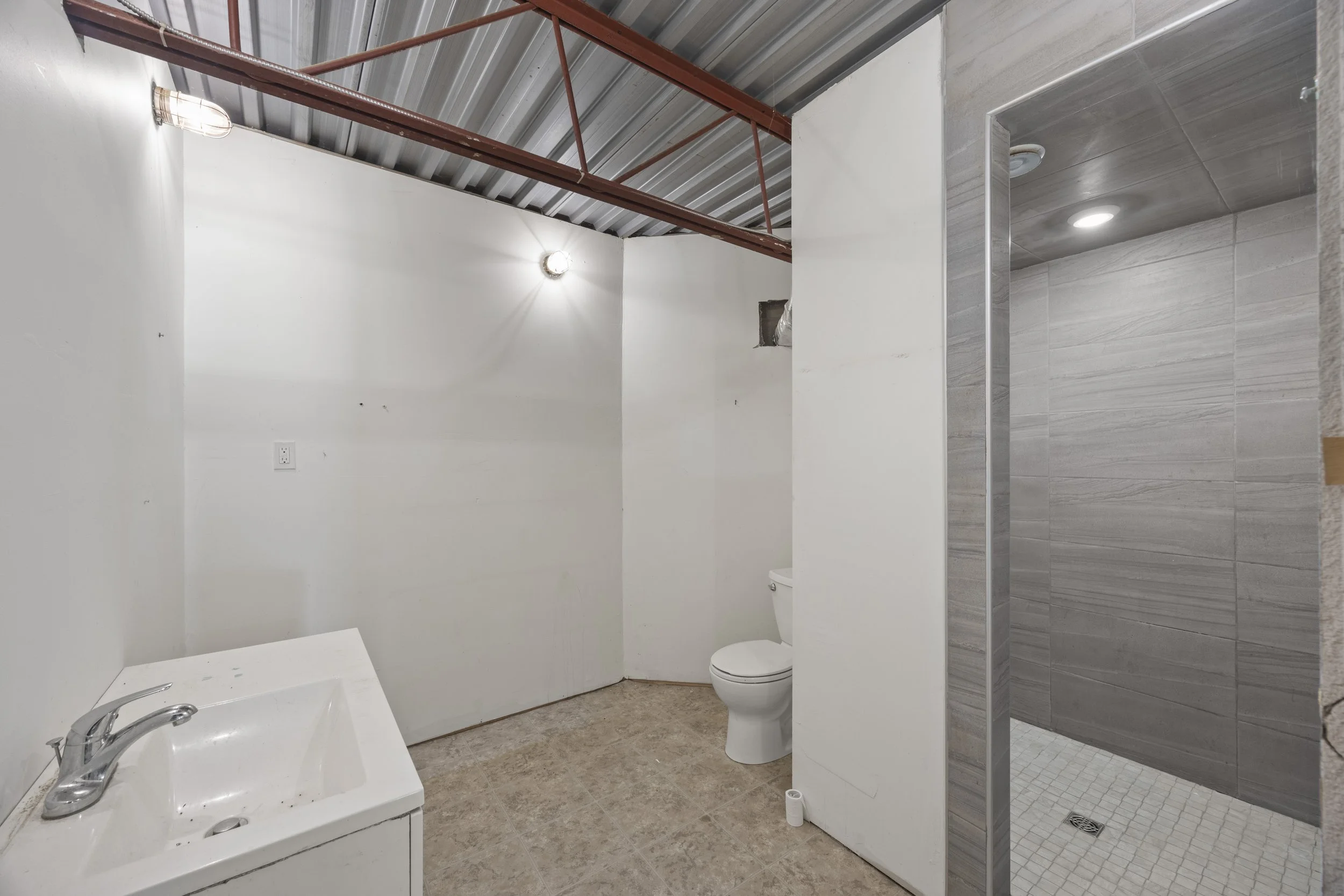 7024 Kilbourne Rd -24.JPG