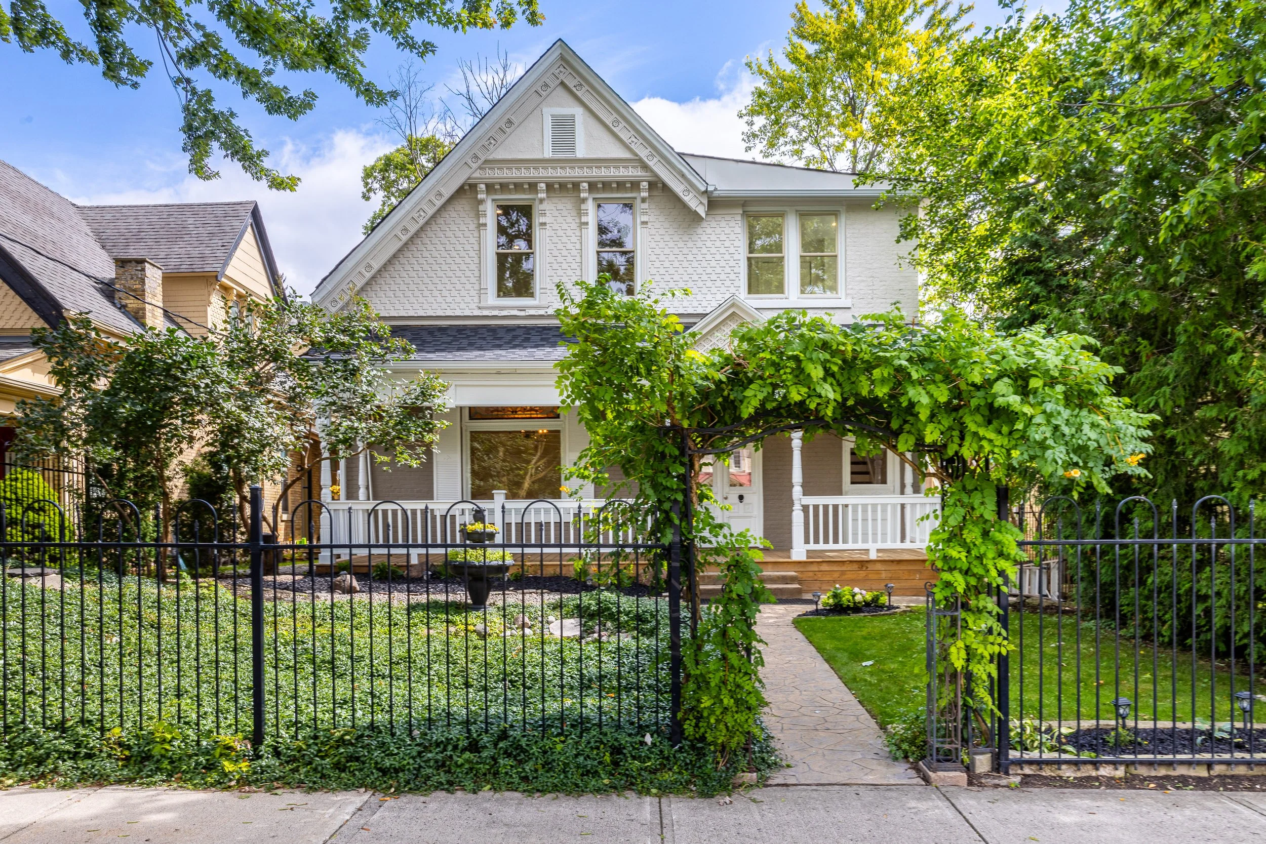 706 Waterloo St-50.jpg