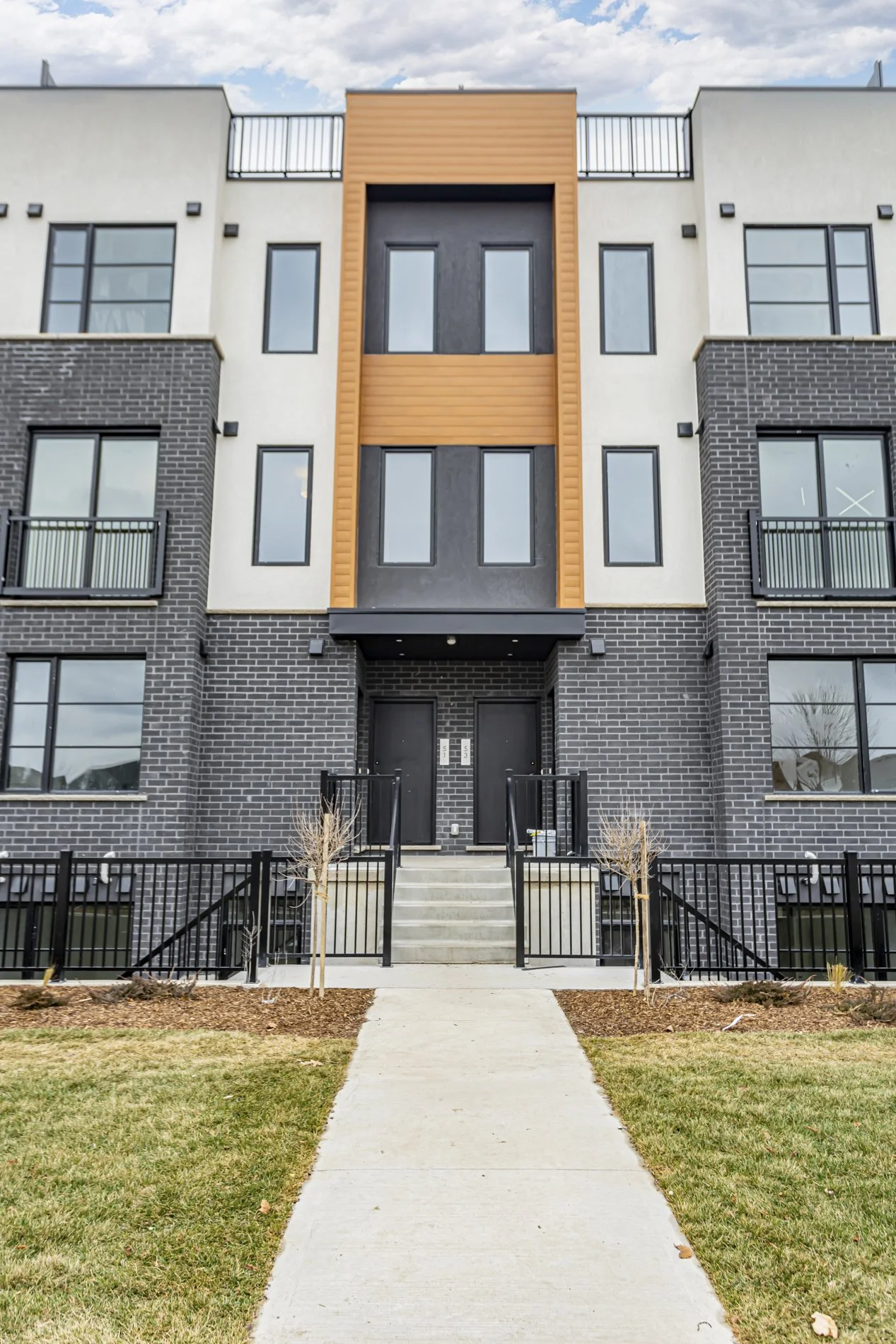 55-3900 Savoy St_03.JPG