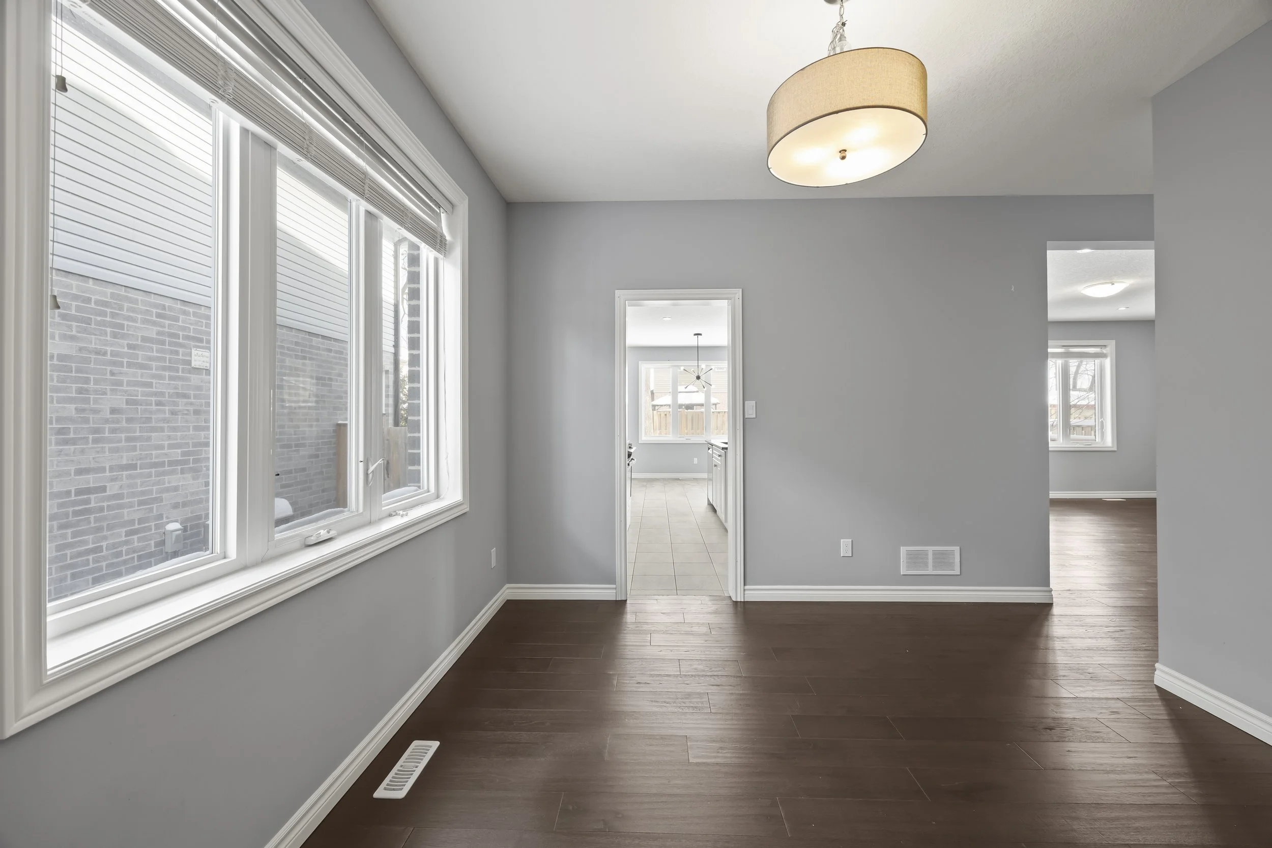 471 Sophia Cres -18.JPG