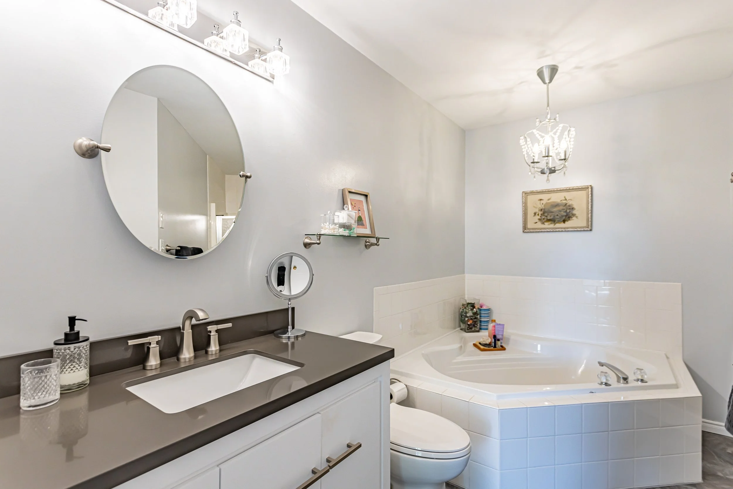 7-99 Edgevalley Rd-20.jpg