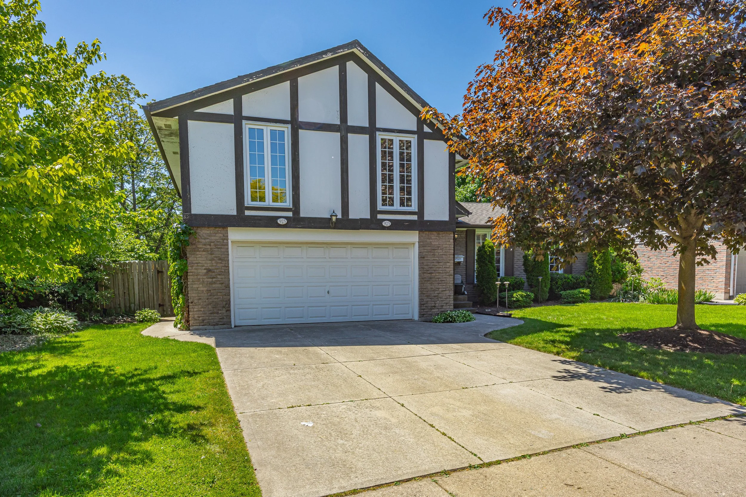 923 Farnham Rd -03.jpg