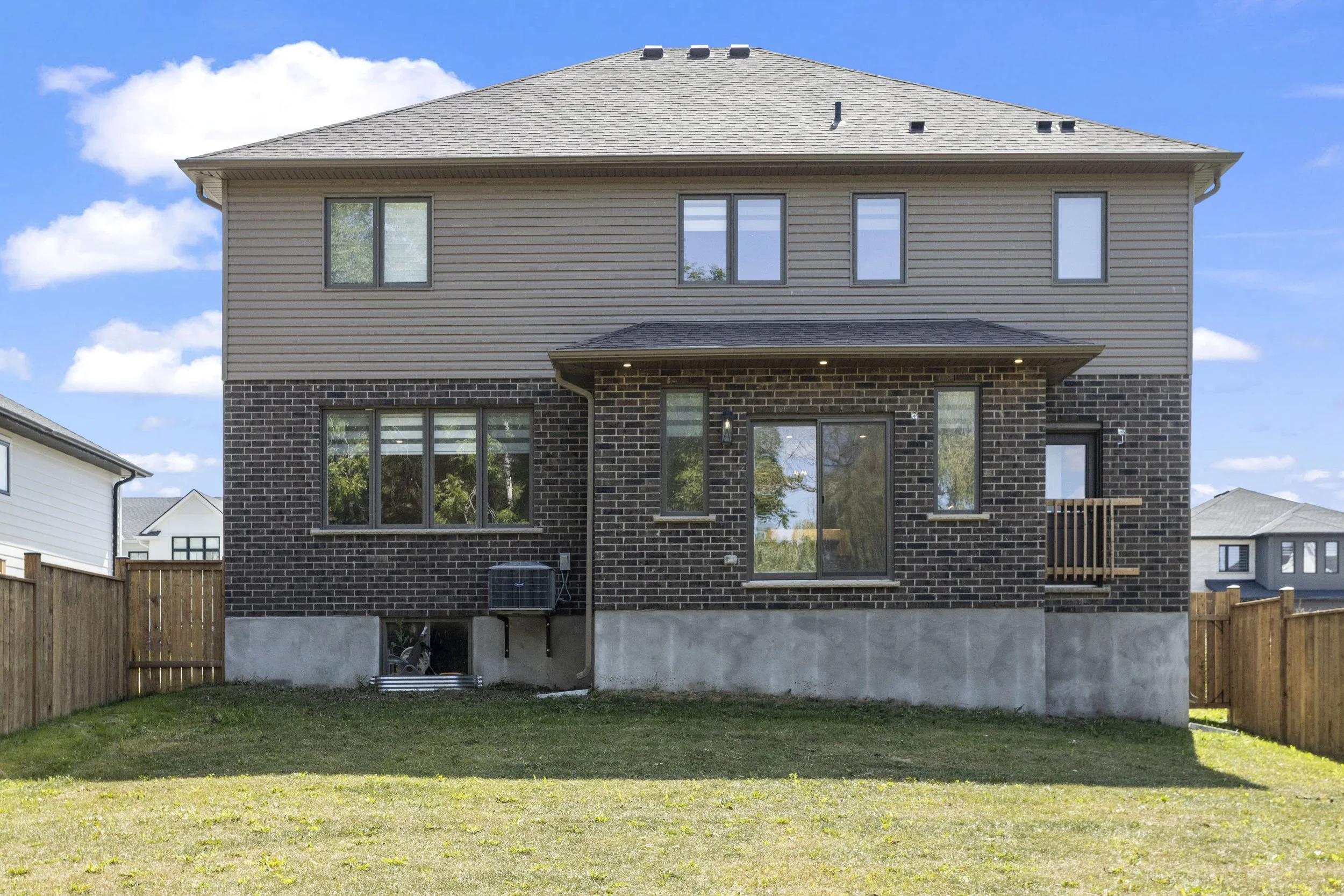 74 Royal Cres -41.JPG