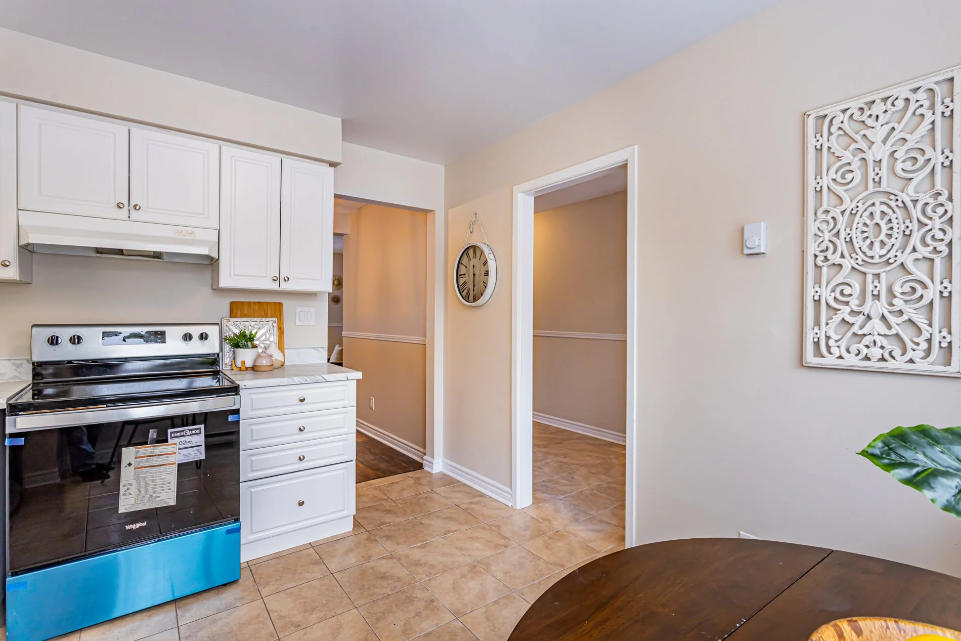 42-355 Sandringham Cres-8.jpg