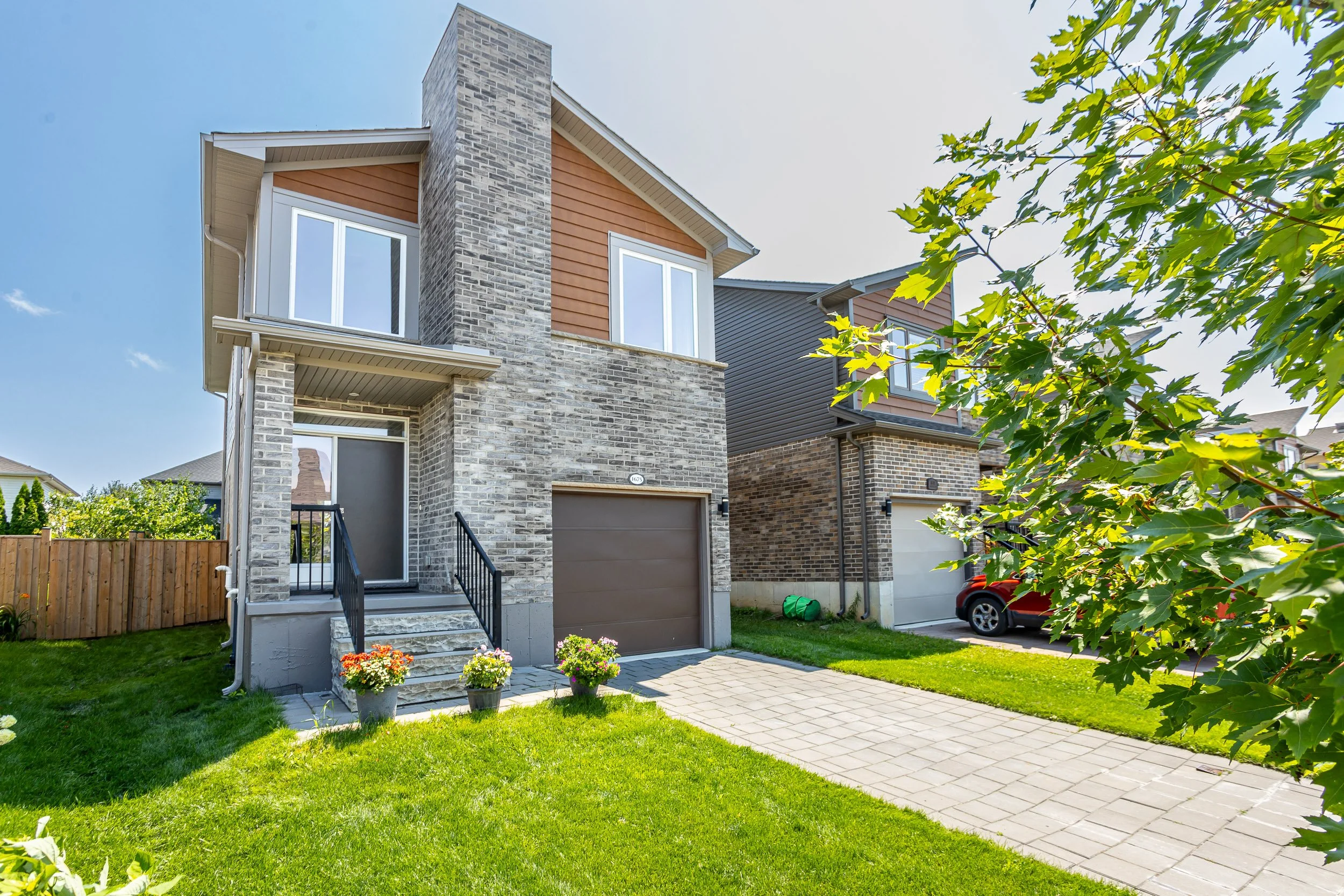 1675 Valhalla St-4.jpg