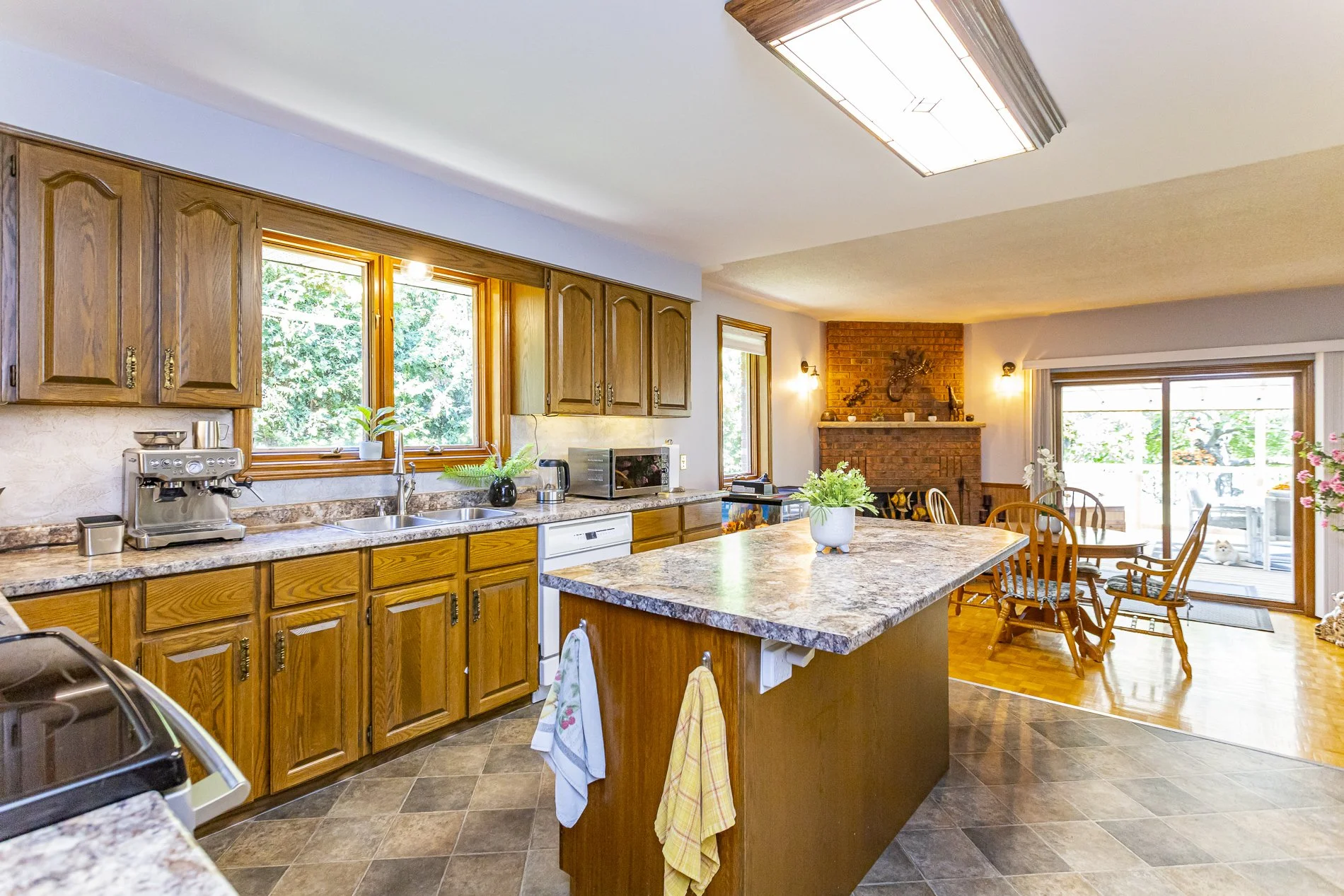 924 Dearness Dr_17.jpg