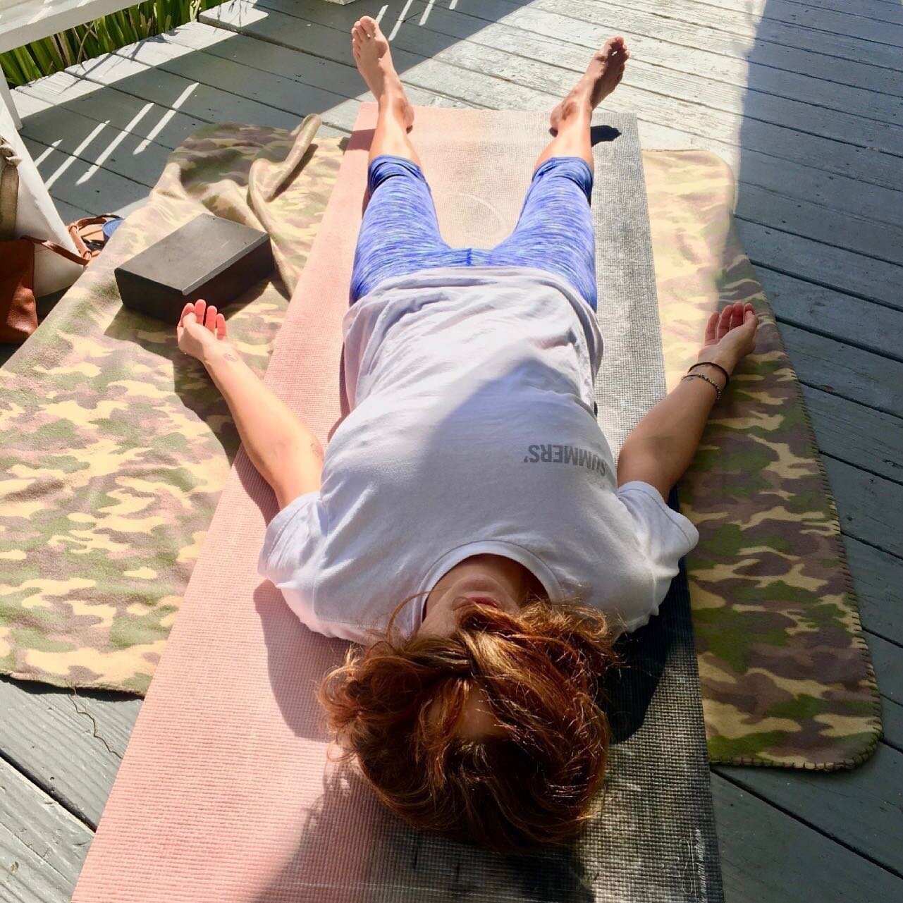 Forget your sunglasses? No problem ... try this natural styling :) by our creative student as we eased into a lovely Savasana - what a magical sunny day ☀️

✨✌🏼
.
.
.
.
.
#outdooryogasantacruz #santacruzhair #outdooryogapractice #santacruzliving #sa