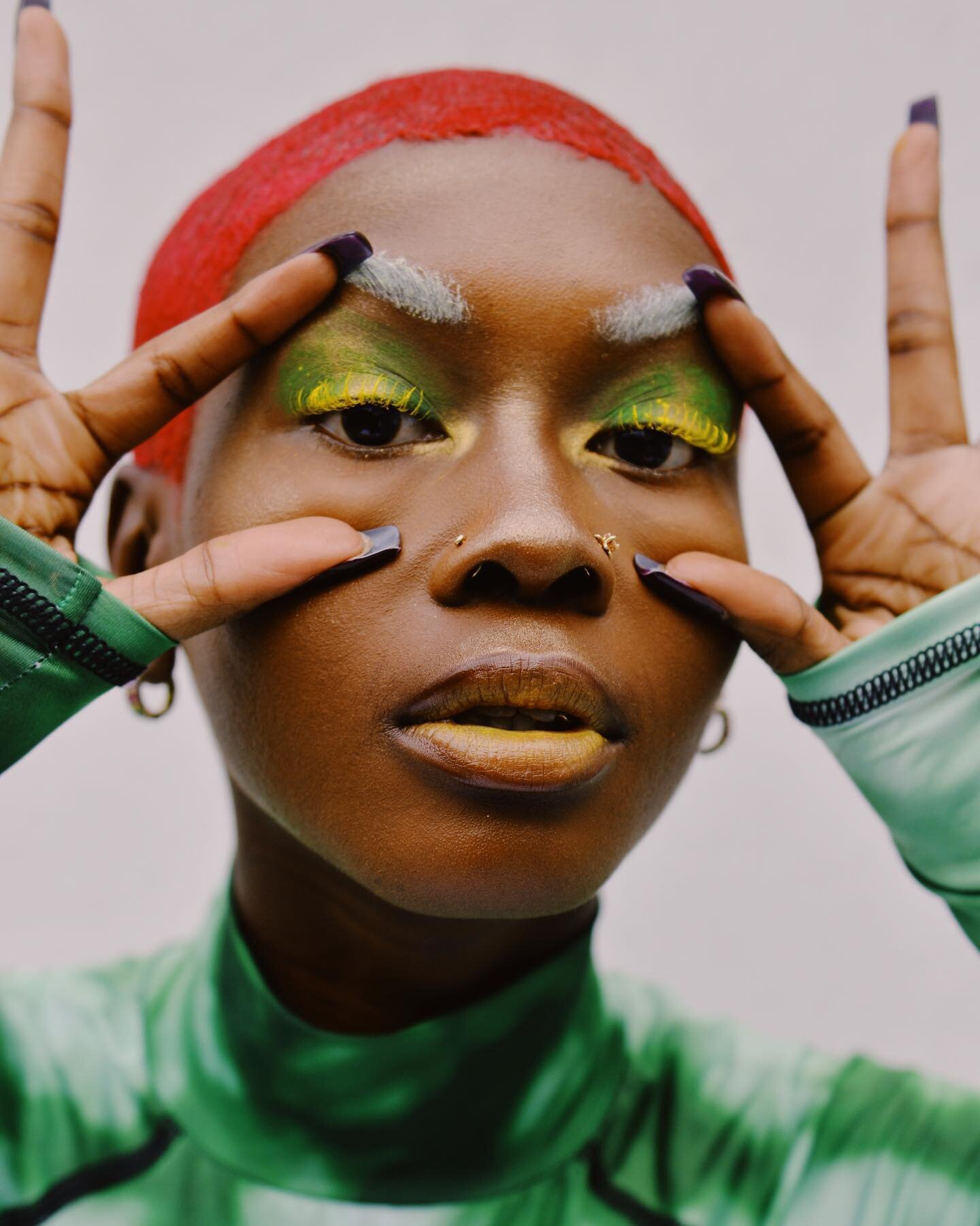 💚👁💚 ⁣
styled by @lihle_skosana ⁣
makeup by @jah.meelah