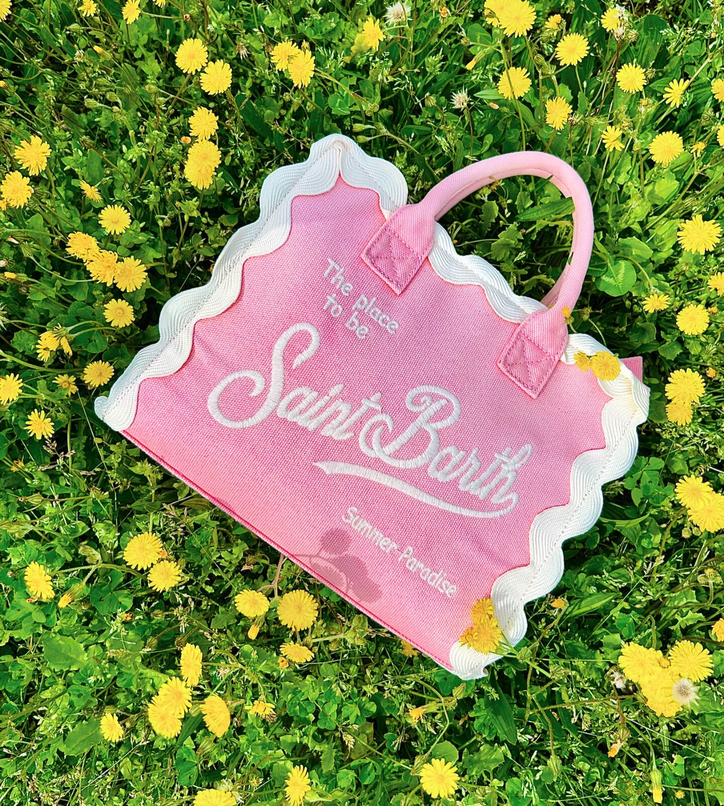 🌸 Experience the essence of spring with the beautiful pink MC2 Saint Barth bag.
The perfect accessory for the first day of spring! ☀️
 
➡️teneroshop.me

🌸 Osjetite dah proljeća sa prelijepom roze MC2
Saint Barth torbom.
Savr&scaron;en dodatak za pr