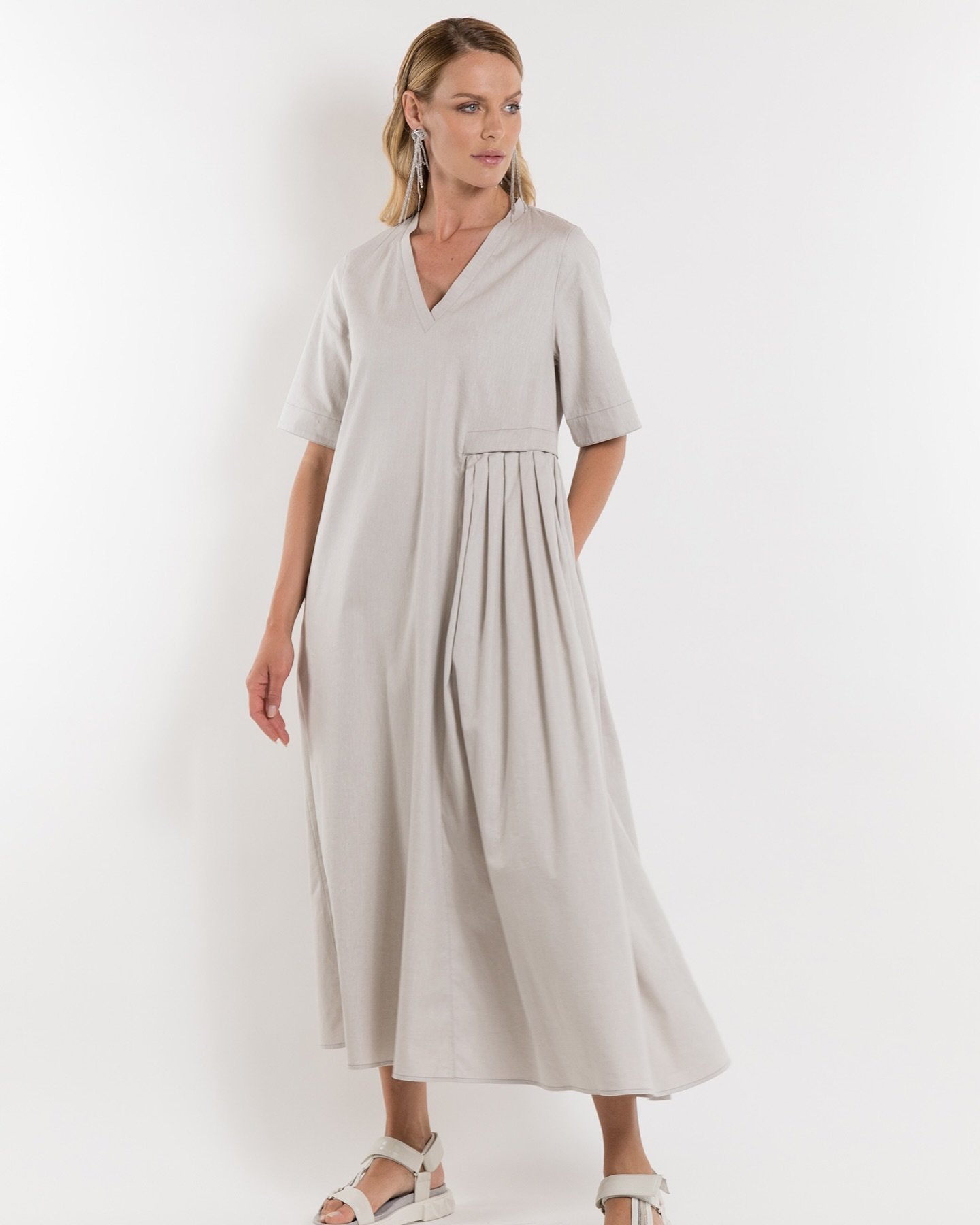 🌟Panicale🌟

Long and flared dress in linen and cotton with short sleeve, a practical and fresh garment and will accompany you in your daily commitments.

🛍️teneroshop.me

📍Podgorica, Njego&scaron;eva 14
📍Budva, TQ Plaza

Duga lepr&scaron;ava hal