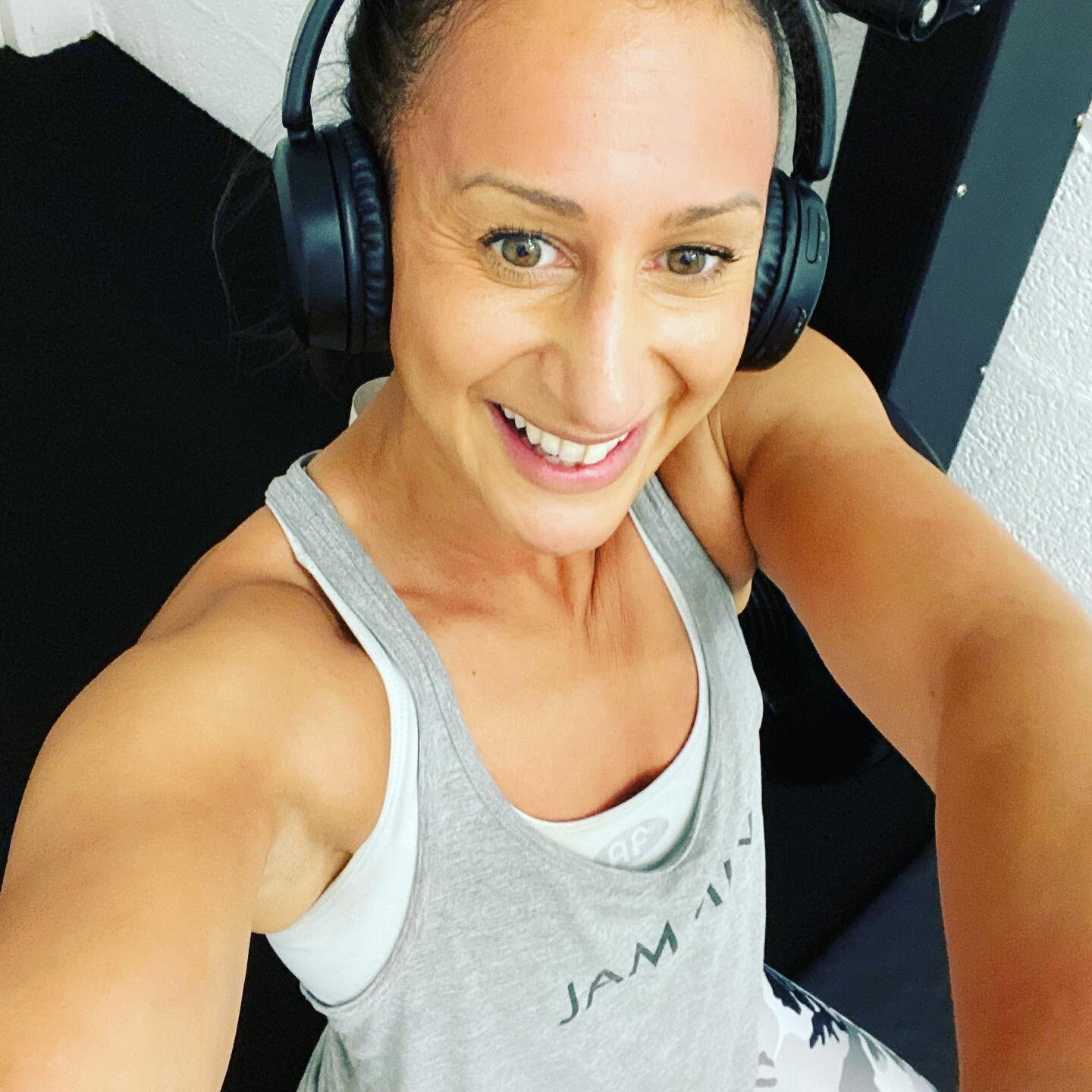 Sweaty one today.💦⁣
⁣
⁣
⁣
⁣#personaltraining #fitness #personaltrainer #workout #training #gym #fitnessmotivation #fit #motivation #health #fitfam #bodybuilding #exercise #weightloss #strength #functionaltraining #healthylifestyle #crossfit #nutriti