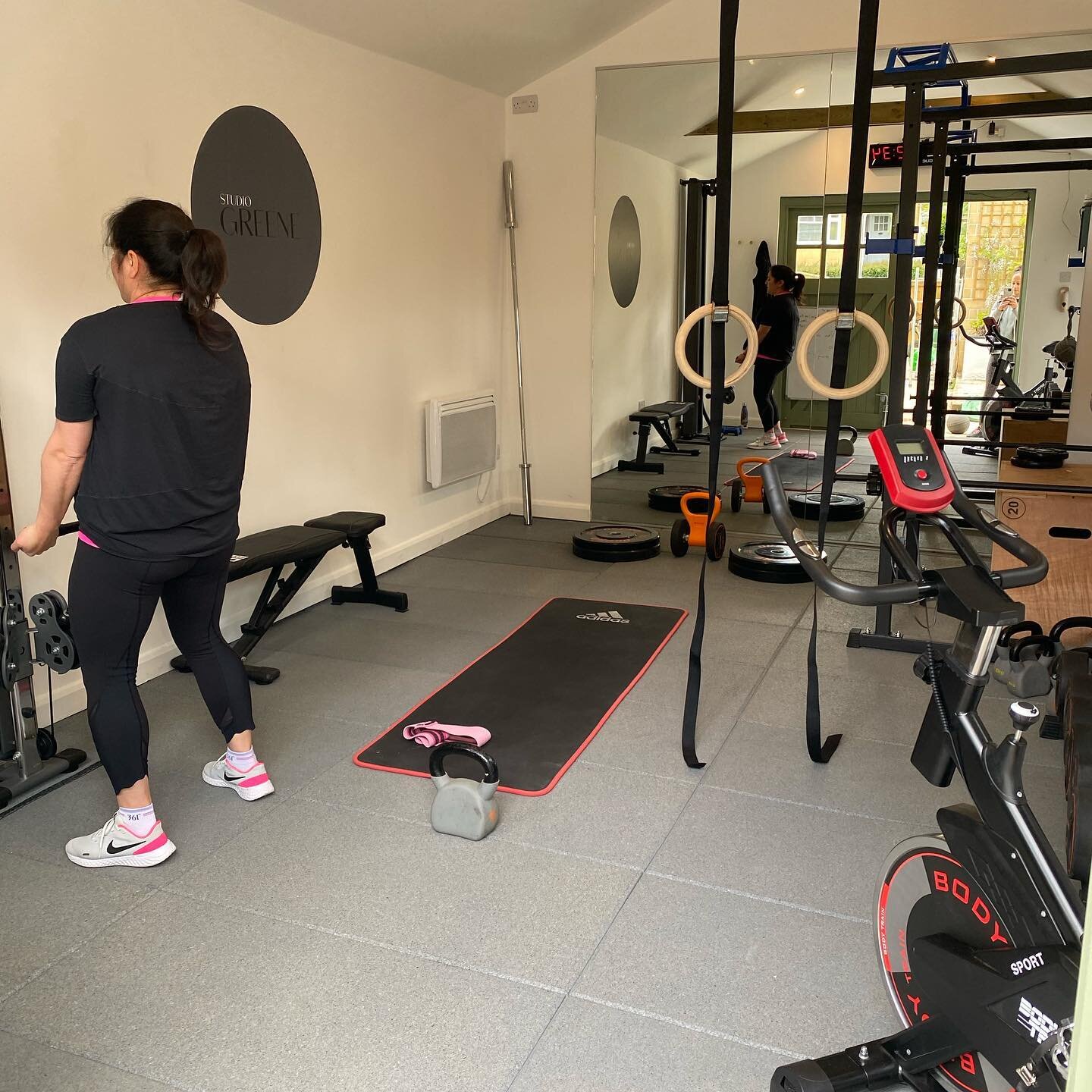 A few new faces here at Studio Greene!⁣
⁣
I&rsquo;m now able to offer semi private PT sessions. ⁣
⁣
Train with your mates!! ⁣
⁣
I have a few more slots available DM me for info. ⁣
⁣
#personaltraining #fitness #personaltrainer #workout #training #gym 