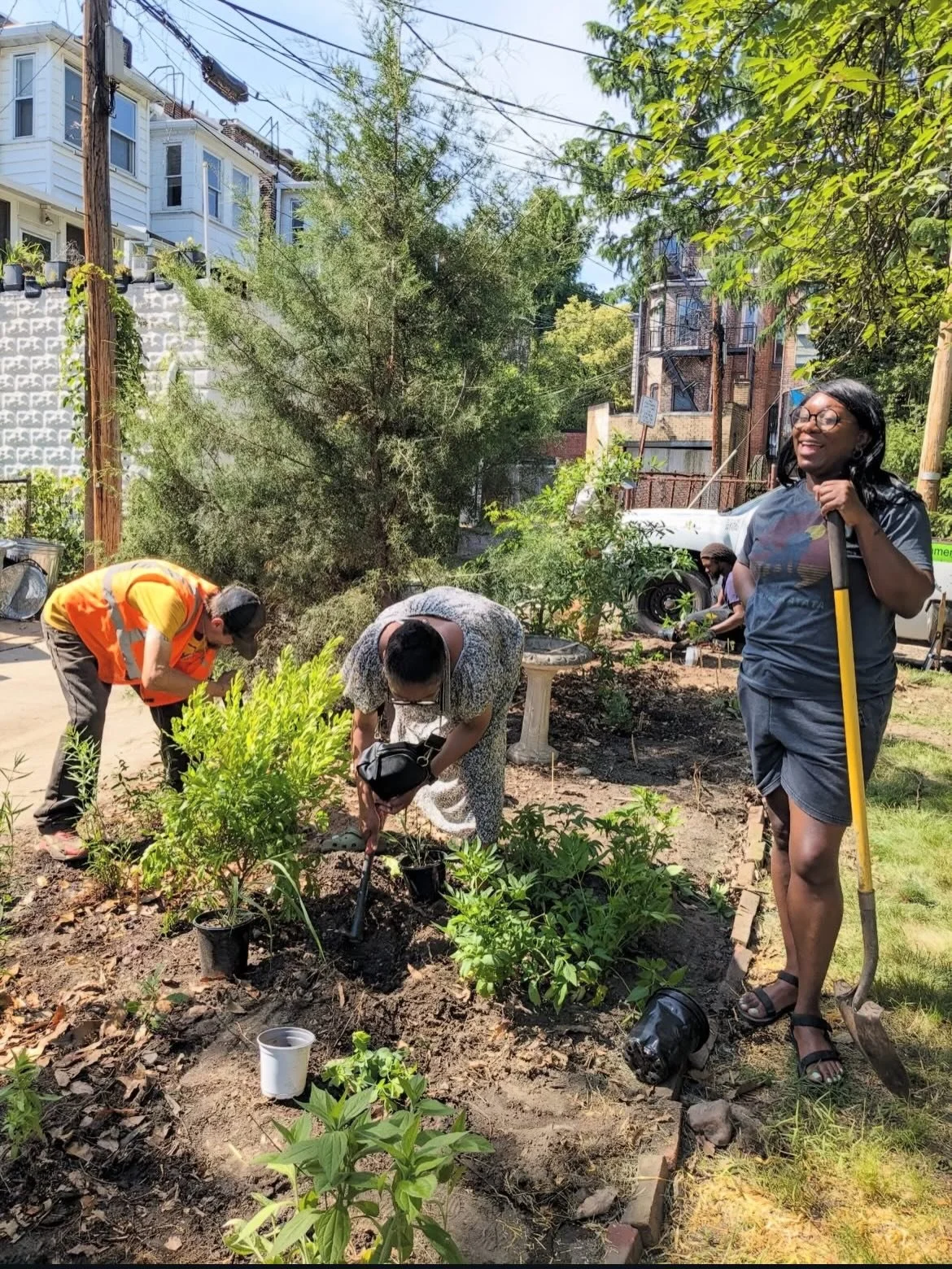 We&rsquo;re excited to welcome guests to two sold out shows of the Laurie Berkner Band this Sunday in Owings Mills, MD. Our fabulous nonprofit partner @baltimoregreenspace will be there in the lobby to welcome you upon arrival! 🌷💐🌸

$1 will be add