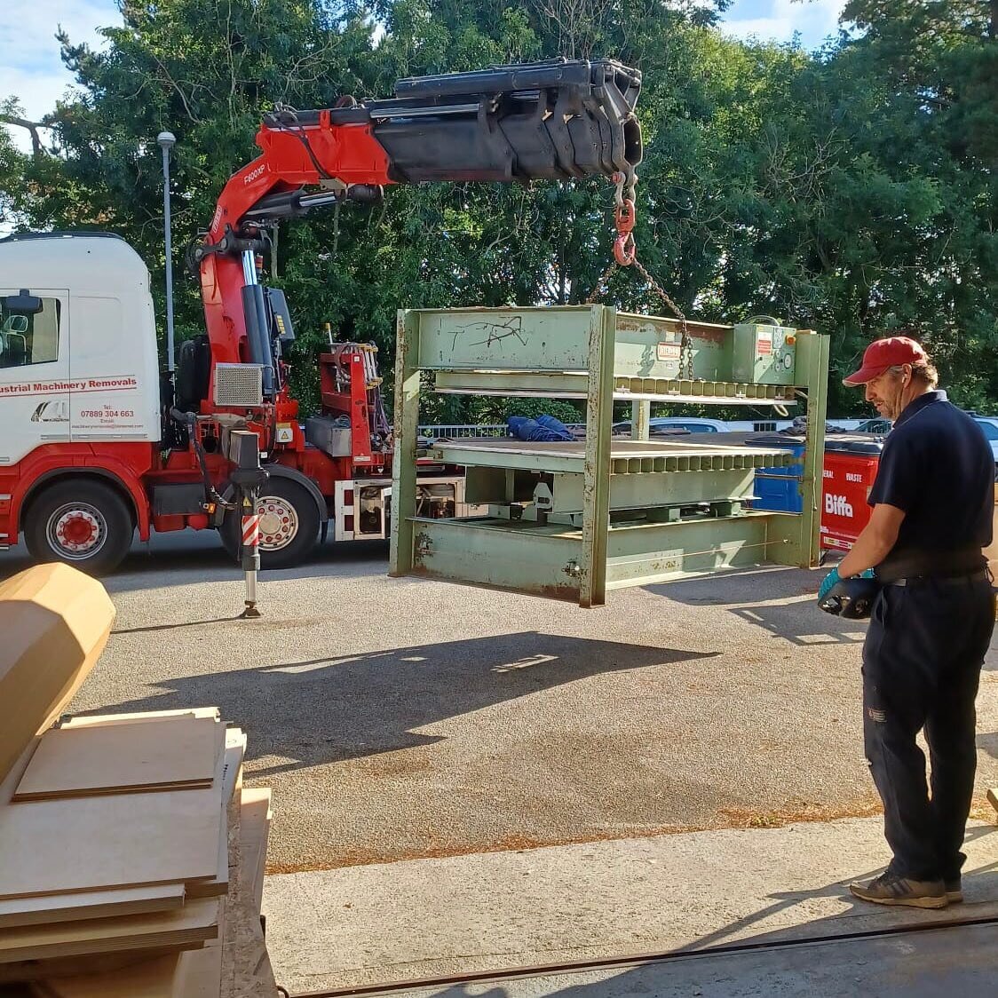 We had a very exciting delivery recently. A new addition to the workshop. We&rsquo;ll keep you posted...

#machinedelivery #workshopmachinery #newaddition #workshop #tools #machinery #woodworkingmachinery