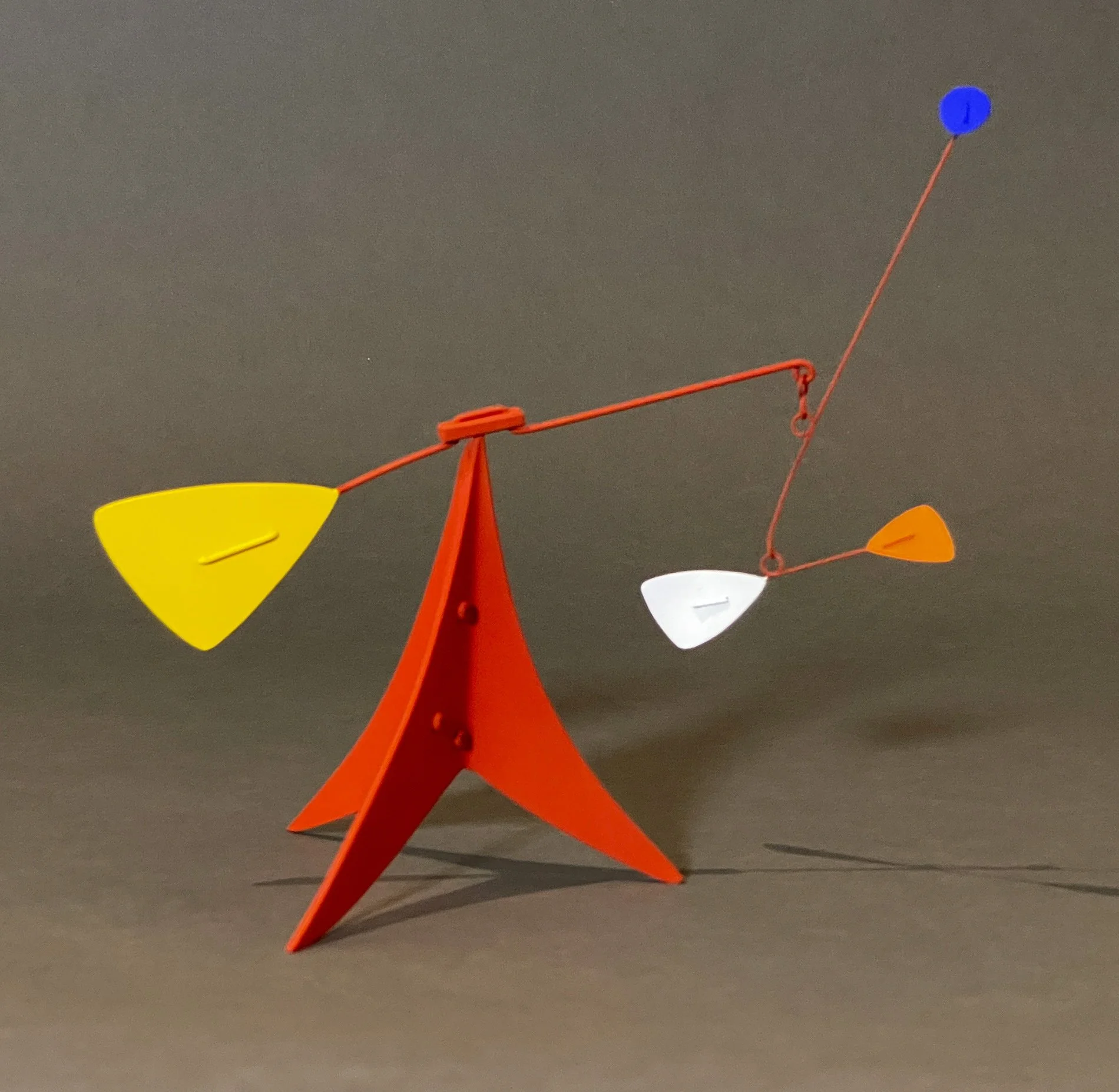 Diminuendo
(7.25"h x 7.75"w x 9"d)
Aluminum & Steel