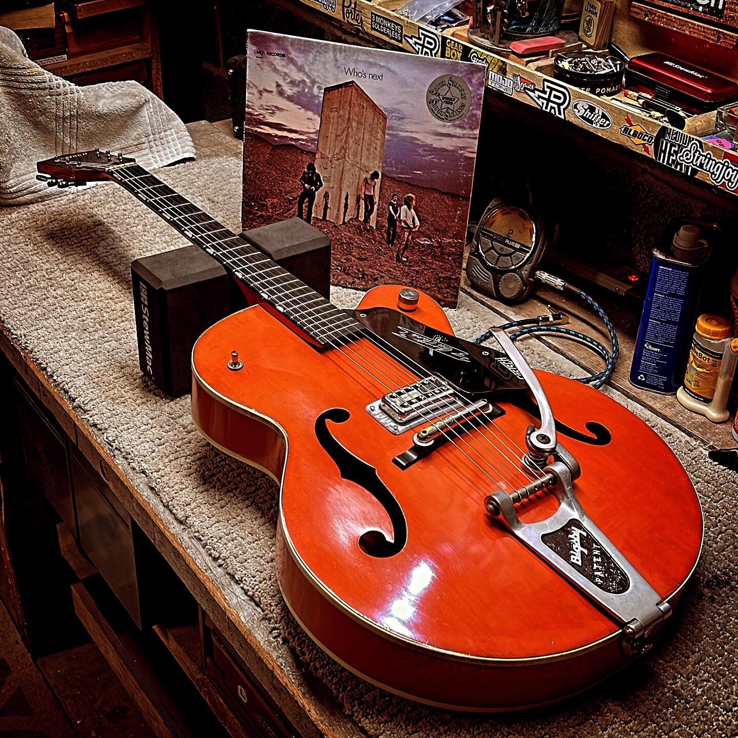 Took a little break this morning to noodle on this 1959 Gretsch Chet Atkins 6119, soon to be called Tennessean. PAF FilterTron, trestle bracing, maybe the best neck I&rsquo;ve ever played, orange finish, rocking-bar bridge, original everything, this 