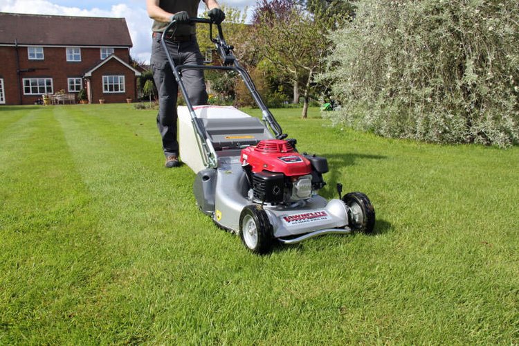 How I started a successful oneman lawn mowing business.