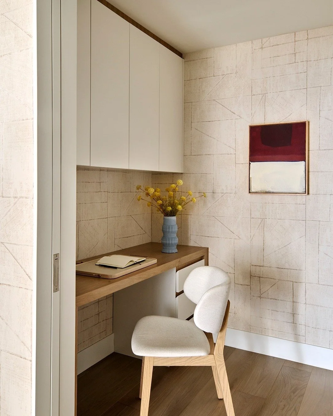 Something special just got shared…💫Excited to share our latest project, featured exclusively on @cottagesandgardens  Stay tuned for the full story!
Photo by @mcbecks_pix 
#hcointeriors #inthepress #newyork #newyorkinteriors #newyorkdesign #