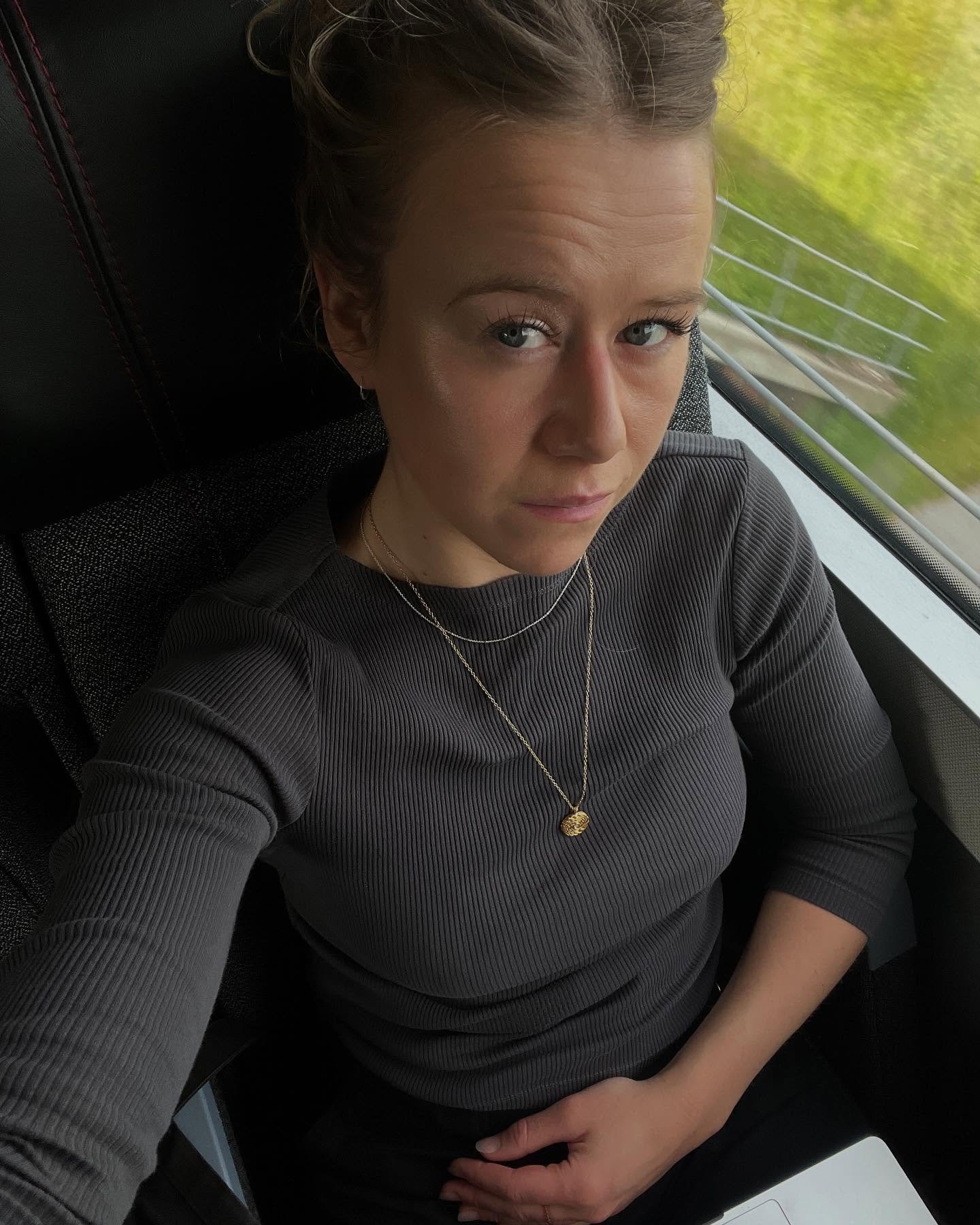 Have a great day!!!!!!!!!!!!

Got toothpaste on my top 2 minutes before leaving the house today, woke up super fucking #bloated / feel like I&rsquo;ve gained about 5 kg in #uterus lining &amp; water, had to rock an elastic band #hair band BC #hypotha