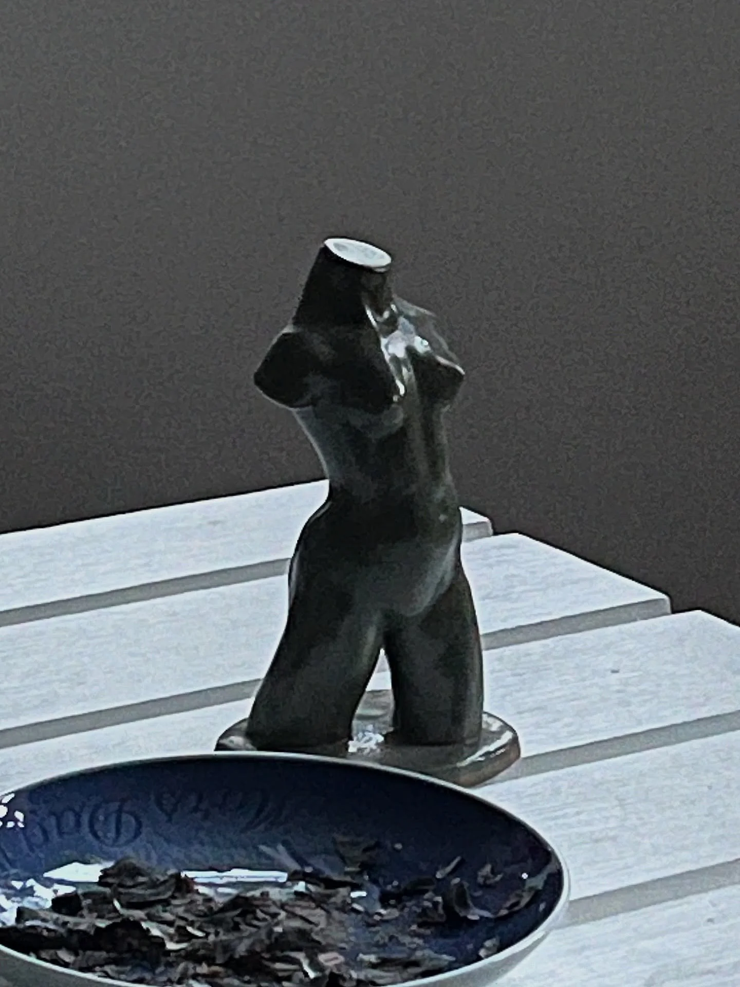 Trying to get my head around th #female #form aided by my #fave papier d&rsquo;arm&eacute;nie #Rose (thanks @rosefooks, best gift)

Work in progress 🖊️🖤🌚