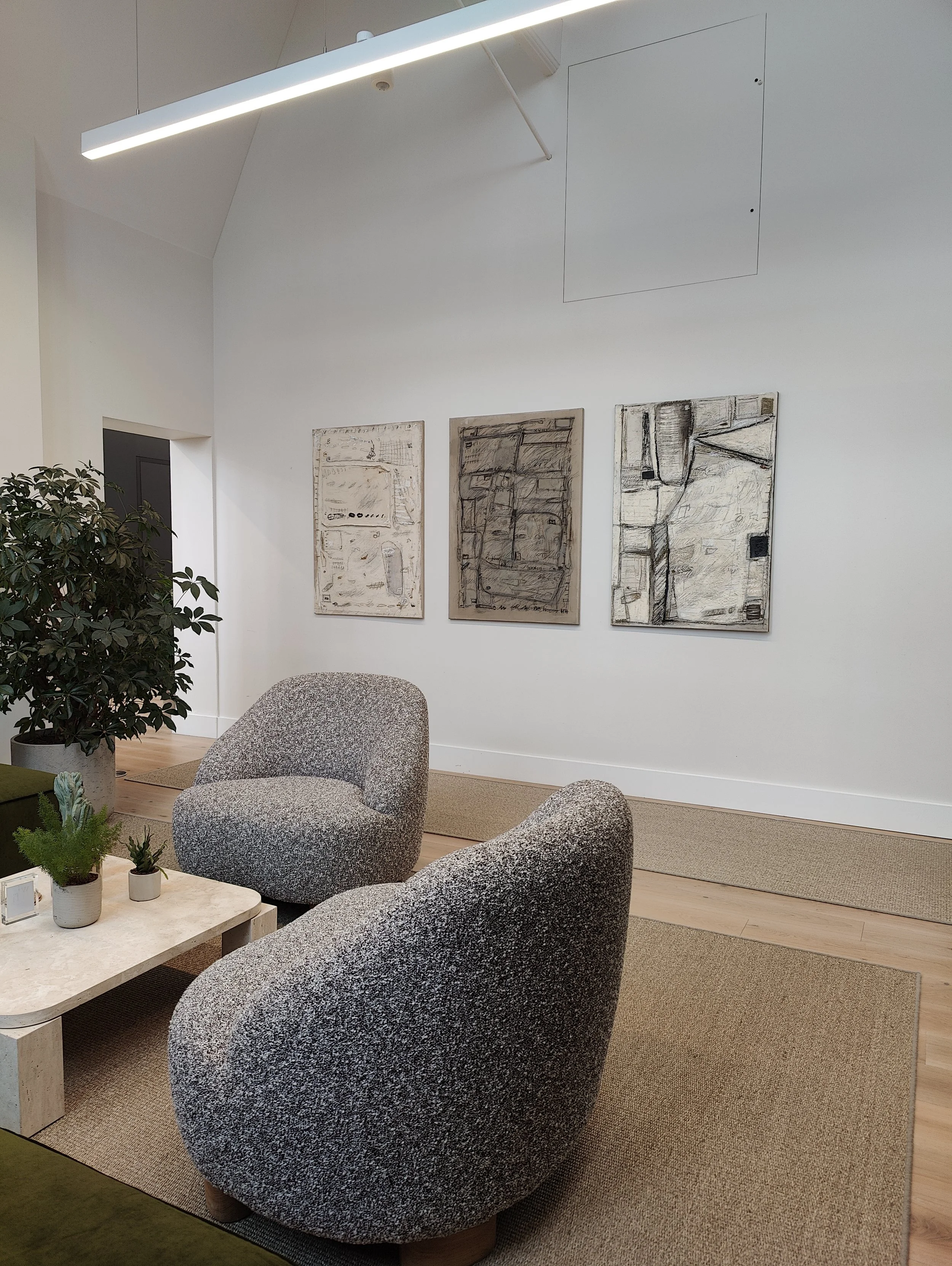 Custom vs Ready-Made Picture Frames: Which Is Right for Your Artwork?