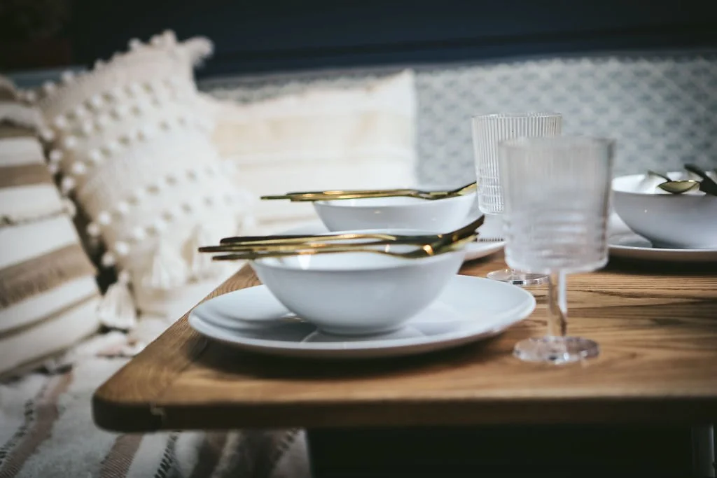 HouseboxCamperHire-Dining-9.jpg