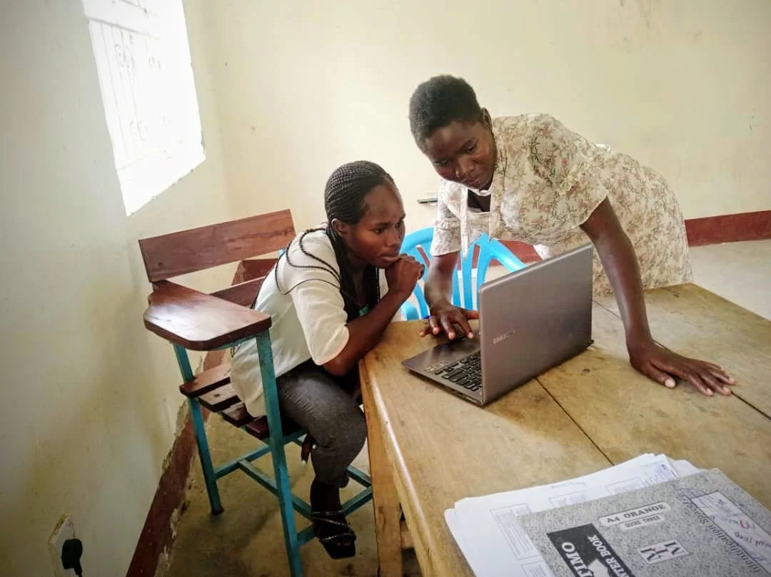 Sunday Akongo assists a classmate with reseasrch.jpg