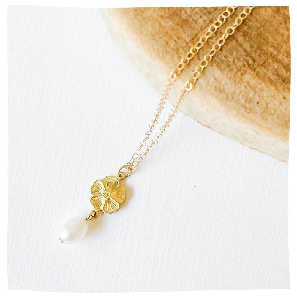 Flower and Pearl Necklace — Boston Women's Market