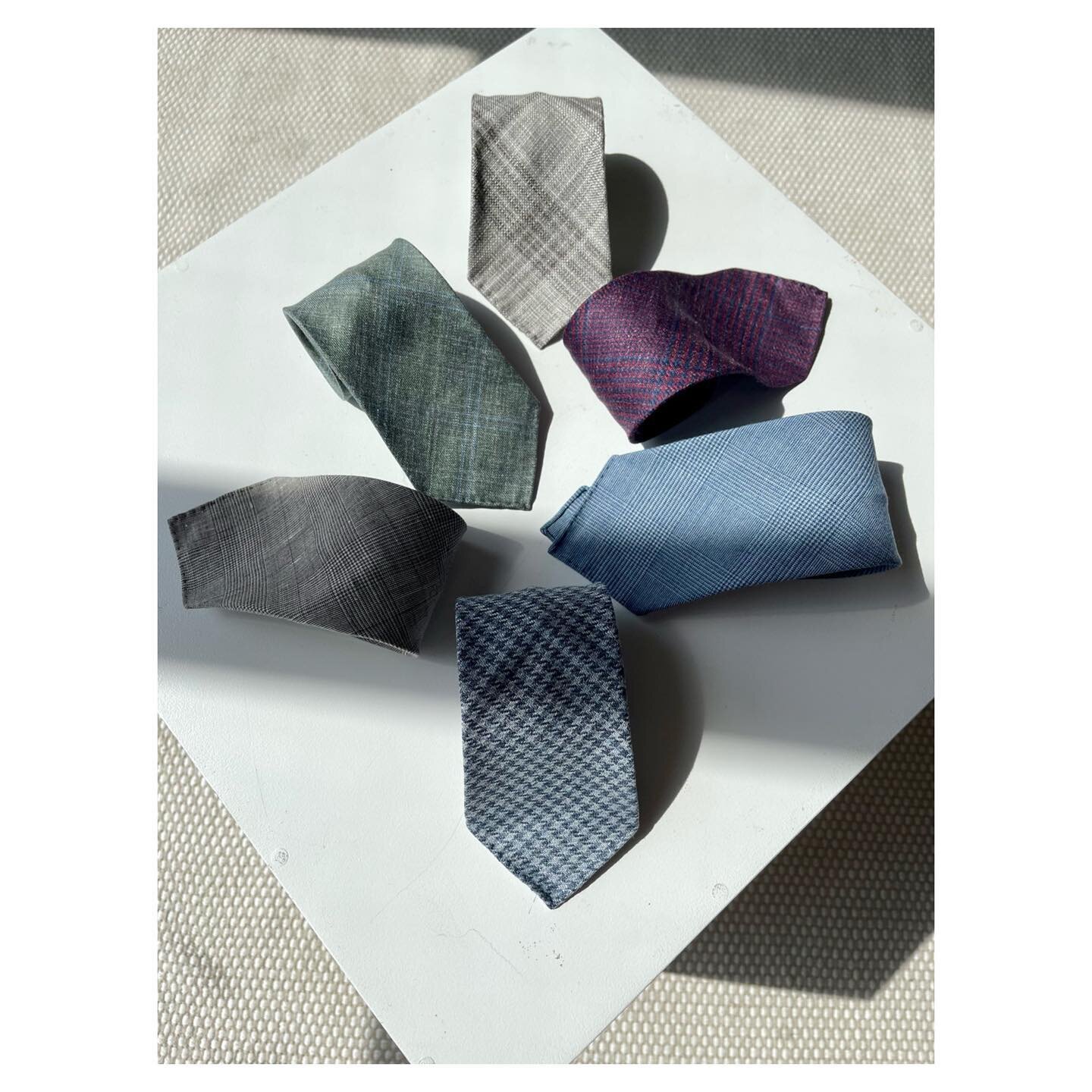 Latest collection made using fabrics from Loro Piana with a mix of summer wool, linen and silk. Naturally unlined and finished in a 7-fold construction. Available exclusively via @worldofbaltzar and @engelskaherr