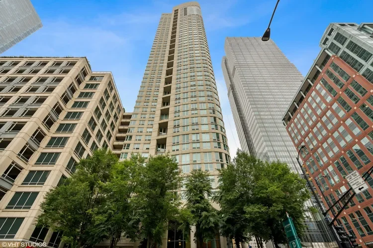 345 N La Salle Drive Unit 3302 SOLD: $654,325 MLS#11991200