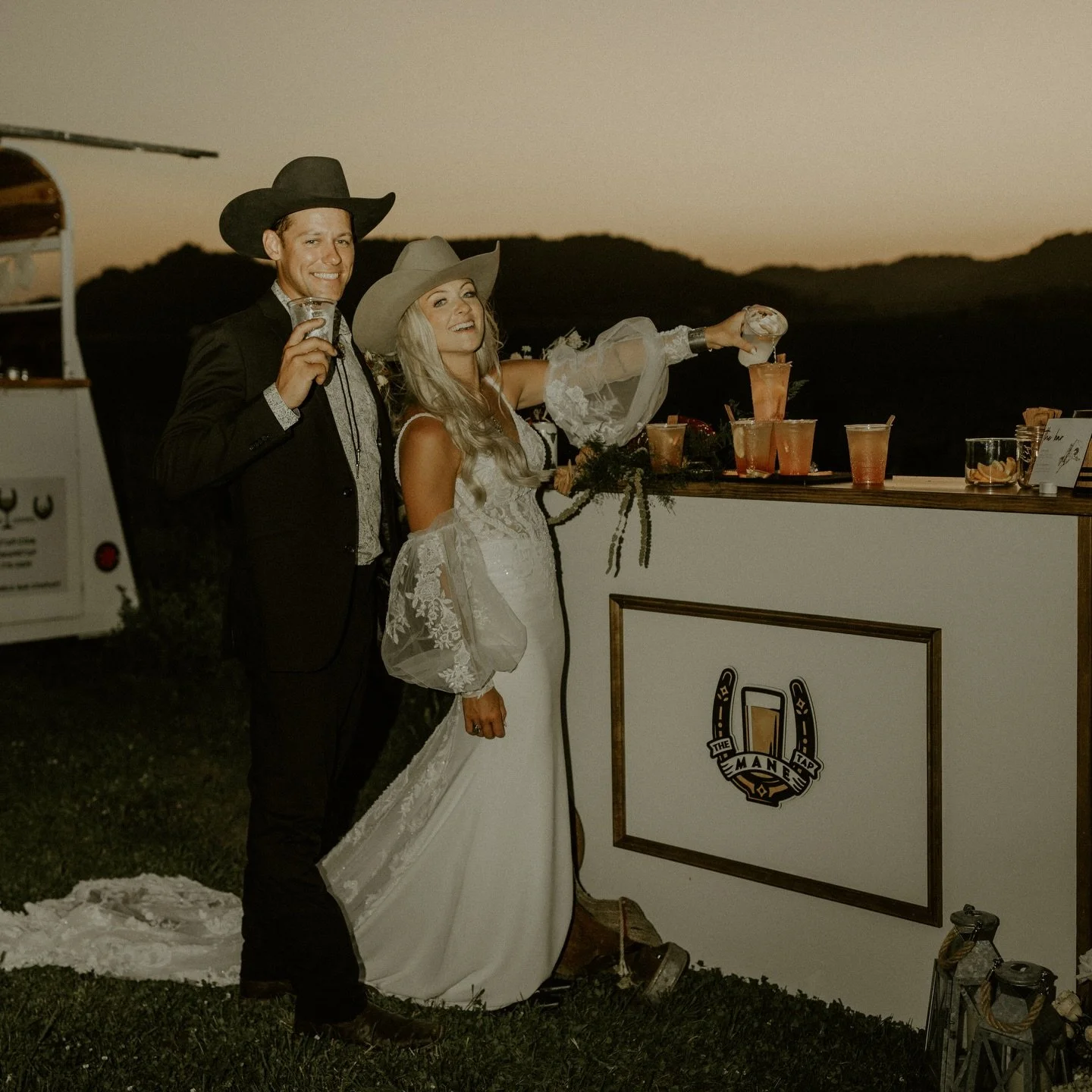 MidWESTERN vibes only&mdash;rustic, warm, and a little wild. The Mane Tap showed up with the perfect mix of prairie charm and craft cocktails . The photos speak for themselves🤎

Huge thank you to all of the AMAZINGLY INCREDIBLE humans that made this