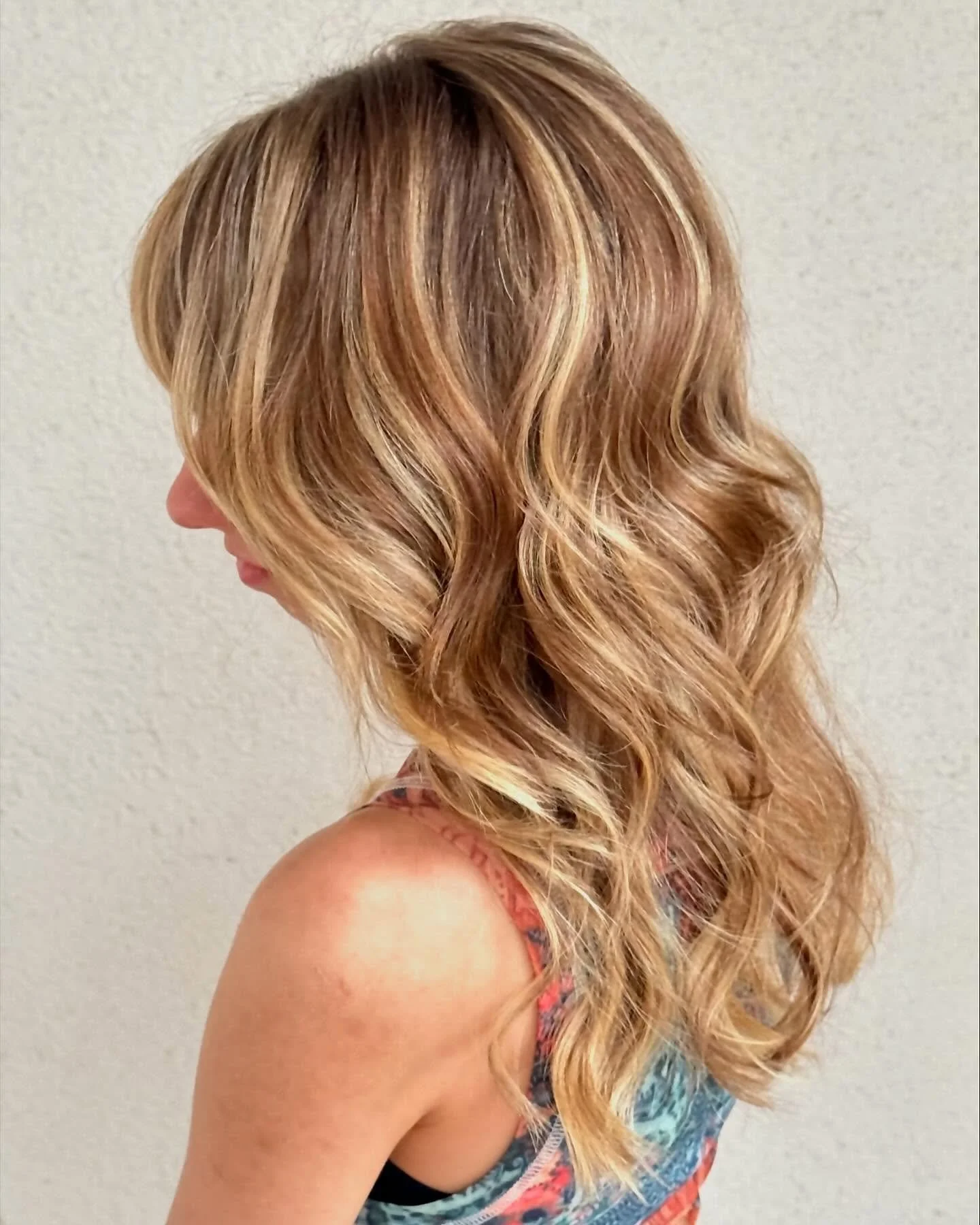 Beachy, dimensional blondes have a great, natural look! This low maintenance color uses techniques to create depth and a sun-kissed effect. Are you thinking about trying it out yourself or just enjoying the style?

Swipe for before&mdash;>
#blonde