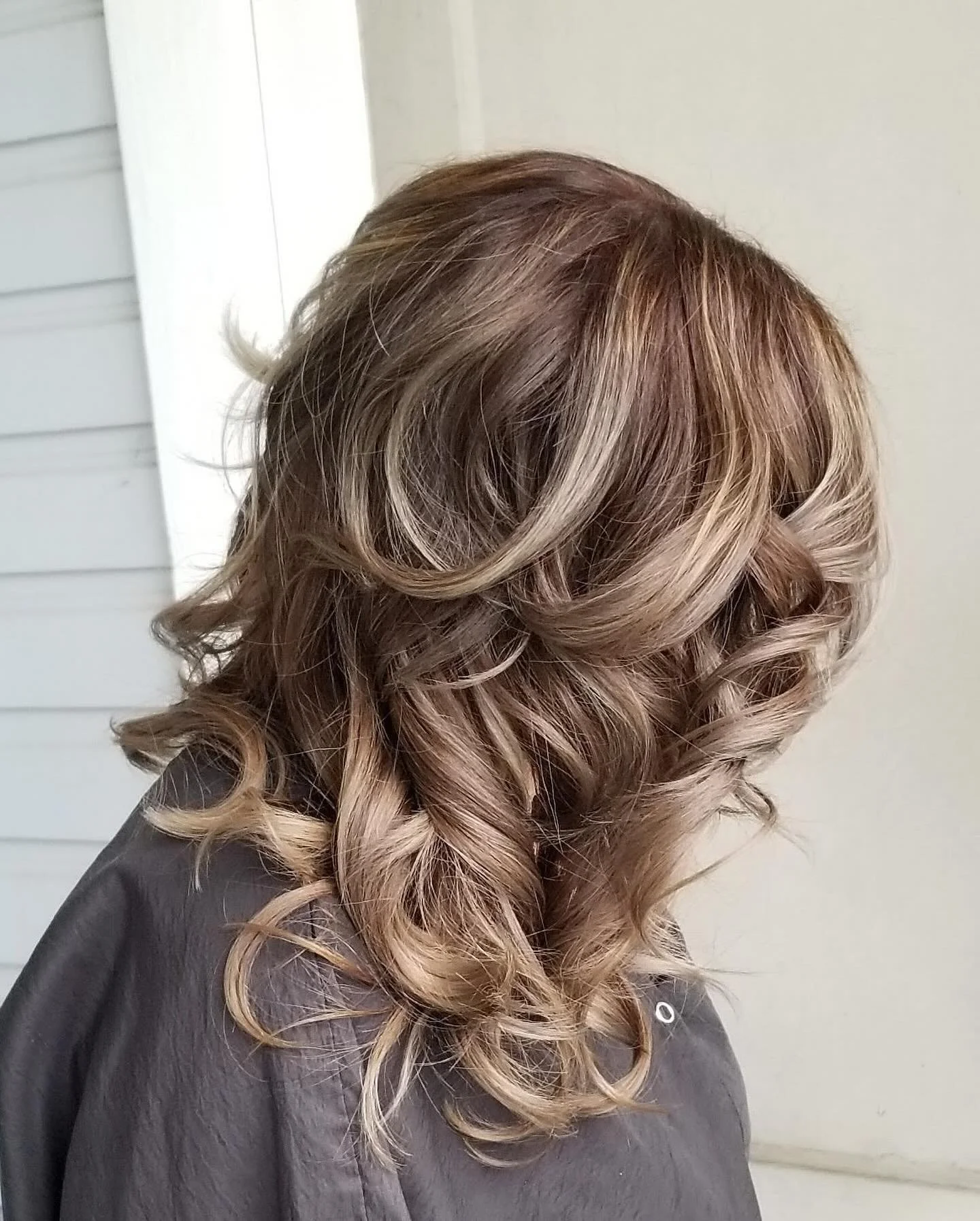An oldie but a goodie!

Flashback to one of my favorite custom colors I&rsquo;ve done.

#brownhairhighlights #silverhair #livedincolor #customhaircolor #ashblondehighlights #cooltonedhighlights #coolbrownhair